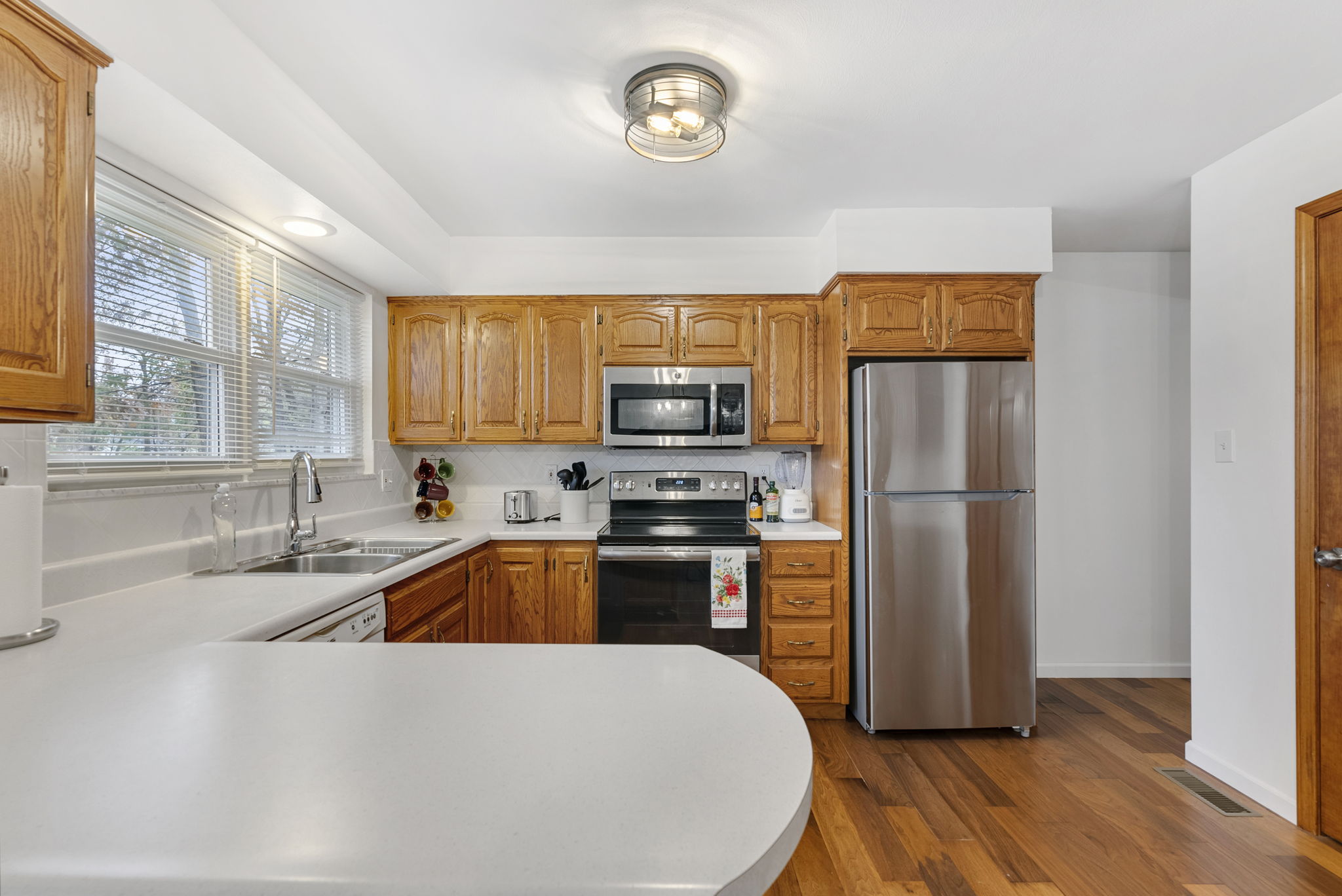 5 Bedrooms Bedrooms, ,3 BathroomsBathrooms,Woodford Rentals,For Rent,1338