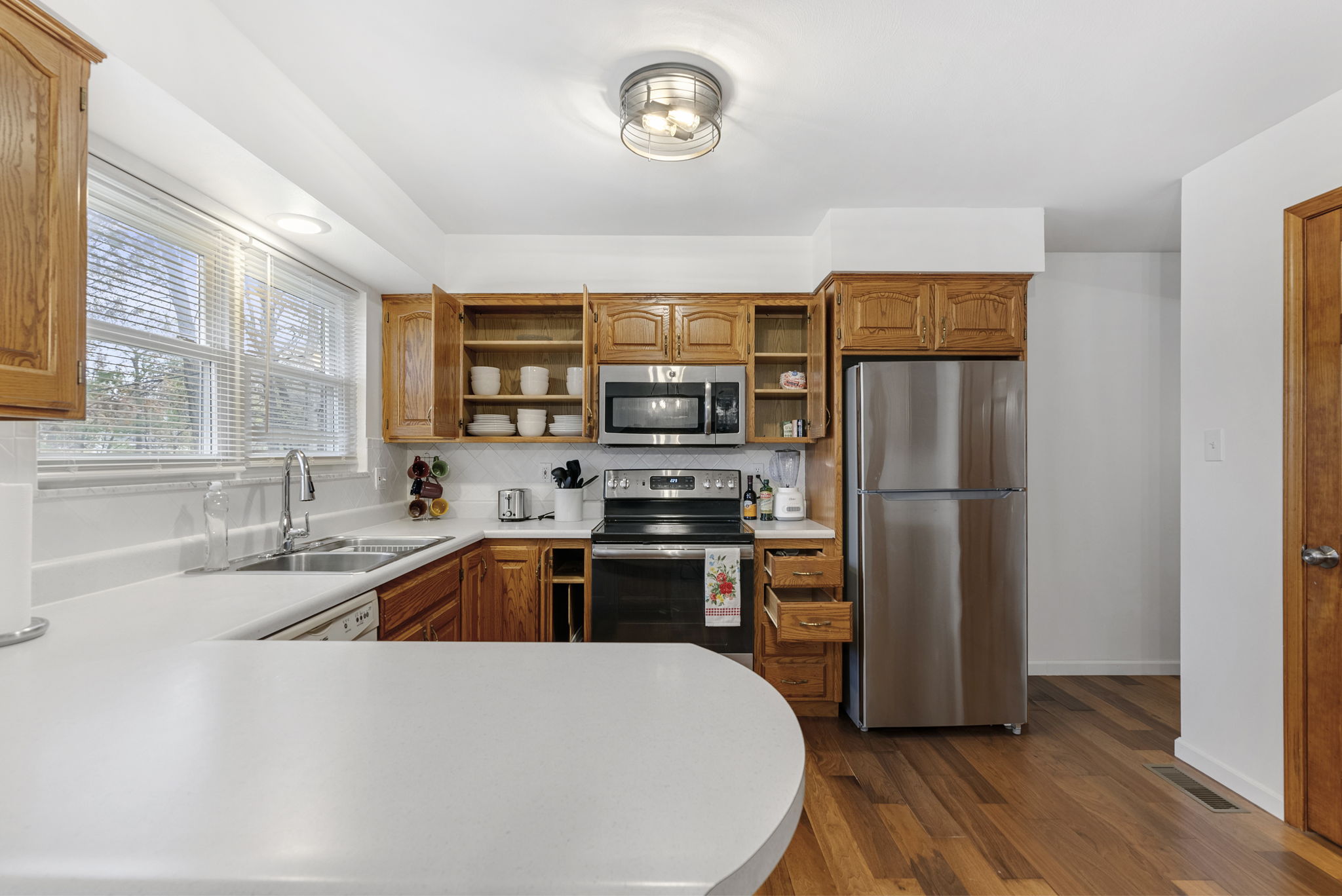 5 Bedrooms Bedrooms, ,3 BathroomsBathrooms,Woodford Rentals,For Rent,1338