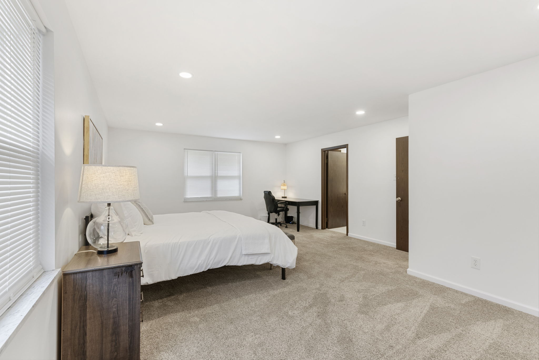5 Bedrooms Bedrooms, ,3 BathroomsBathrooms,Woodford Rentals,For Rent,1338