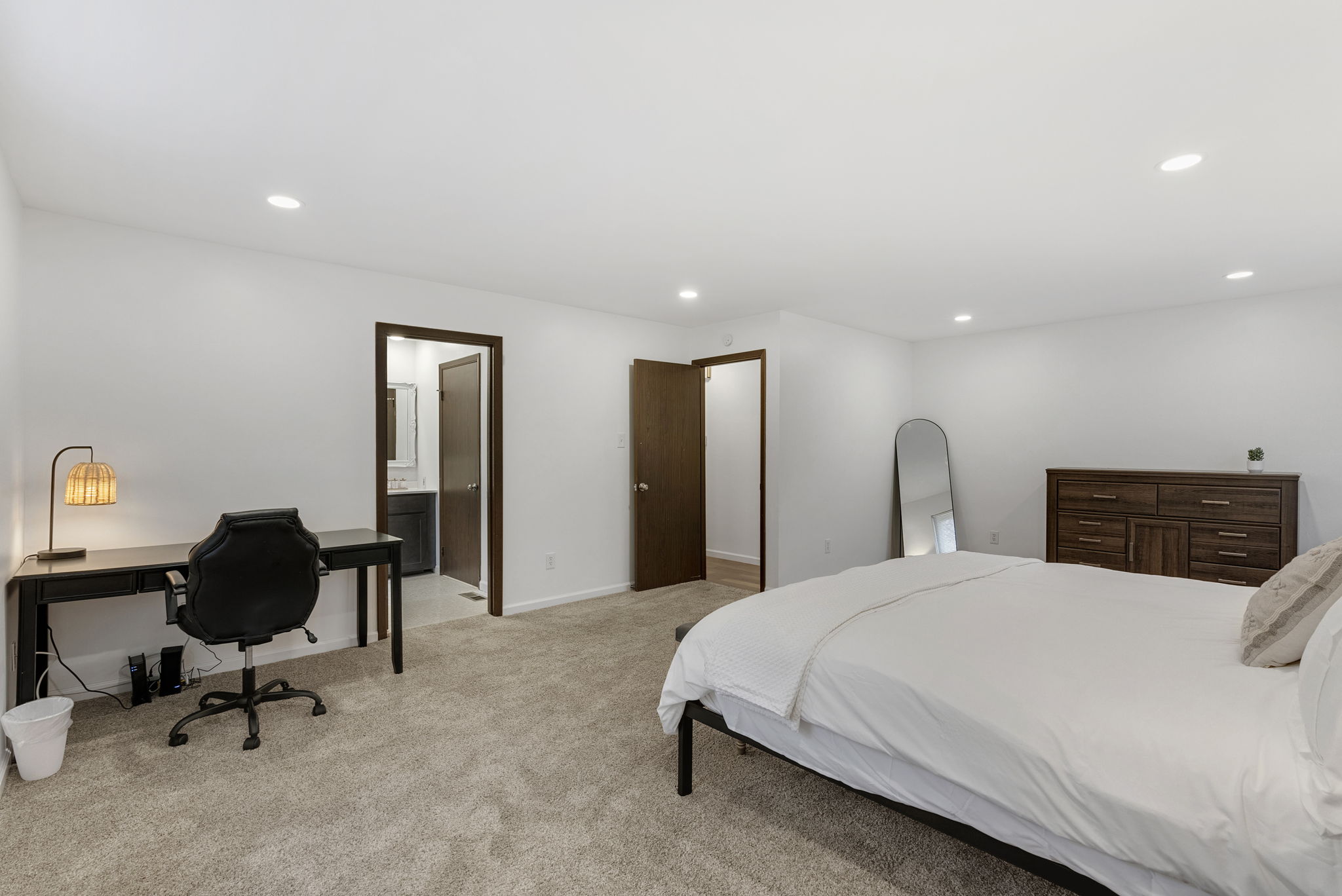 5 Bedrooms Bedrooms, ,3 BathroomsBathrooms,Woodford Rentals,For Rent,1338