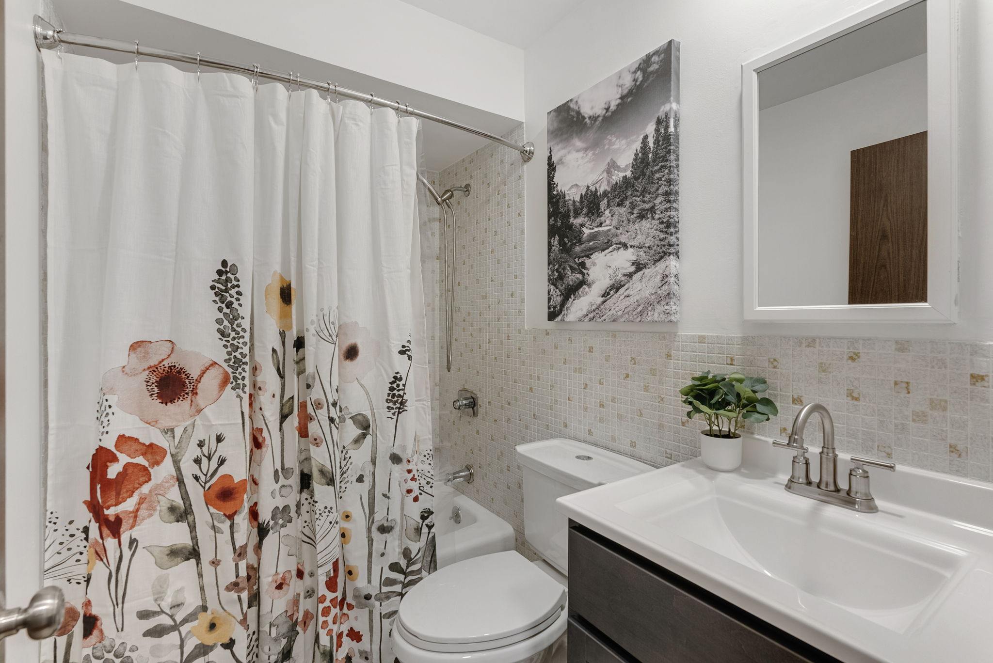 5 Bedrooms Bedrooms, ,3 BathroomsBathrooms,Woodford Rentals,For Rent,1338