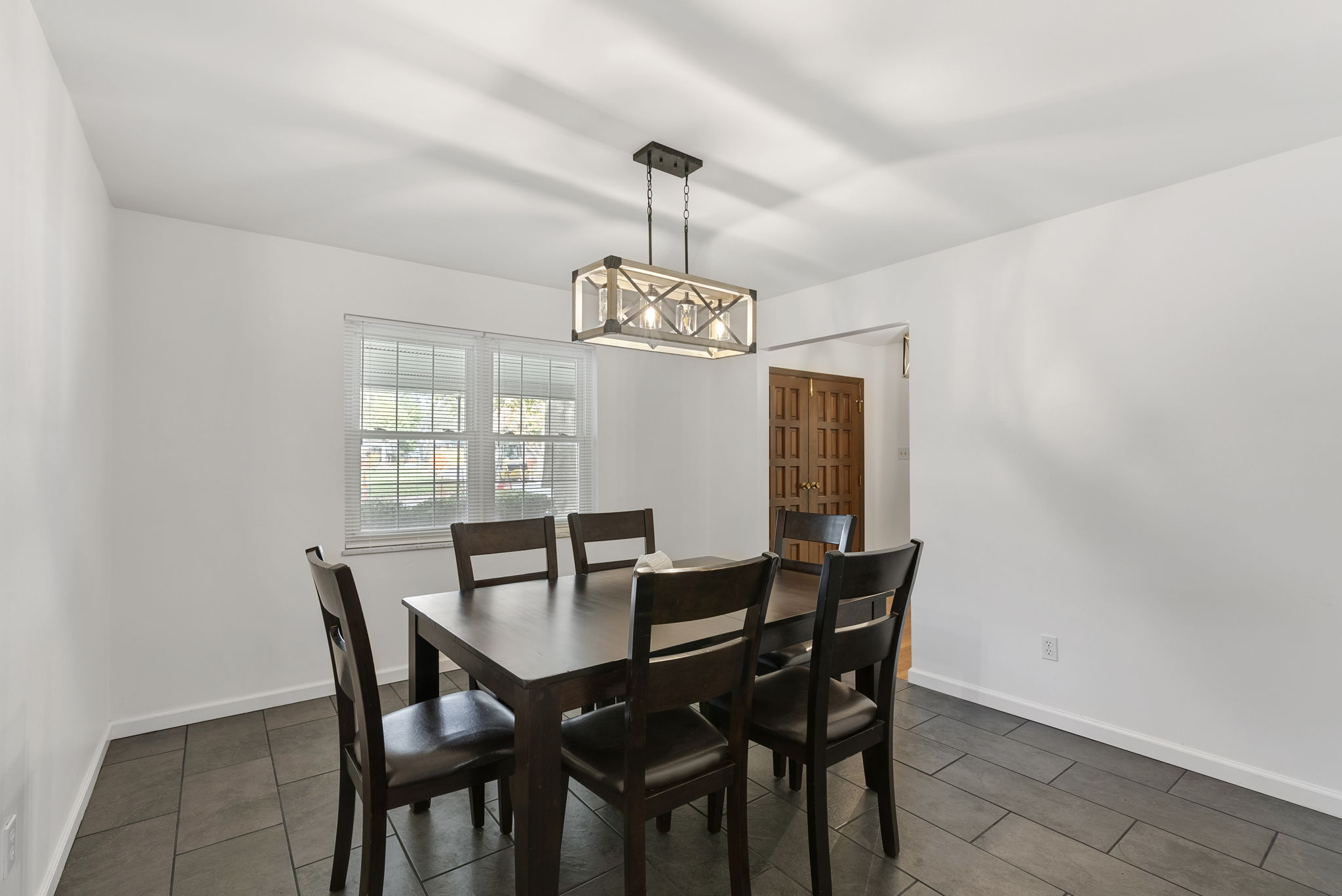 5 Bedrooms Bedrooms, ,3 BathroomsBathrooms,Woodford Rentals,For Rent,1338