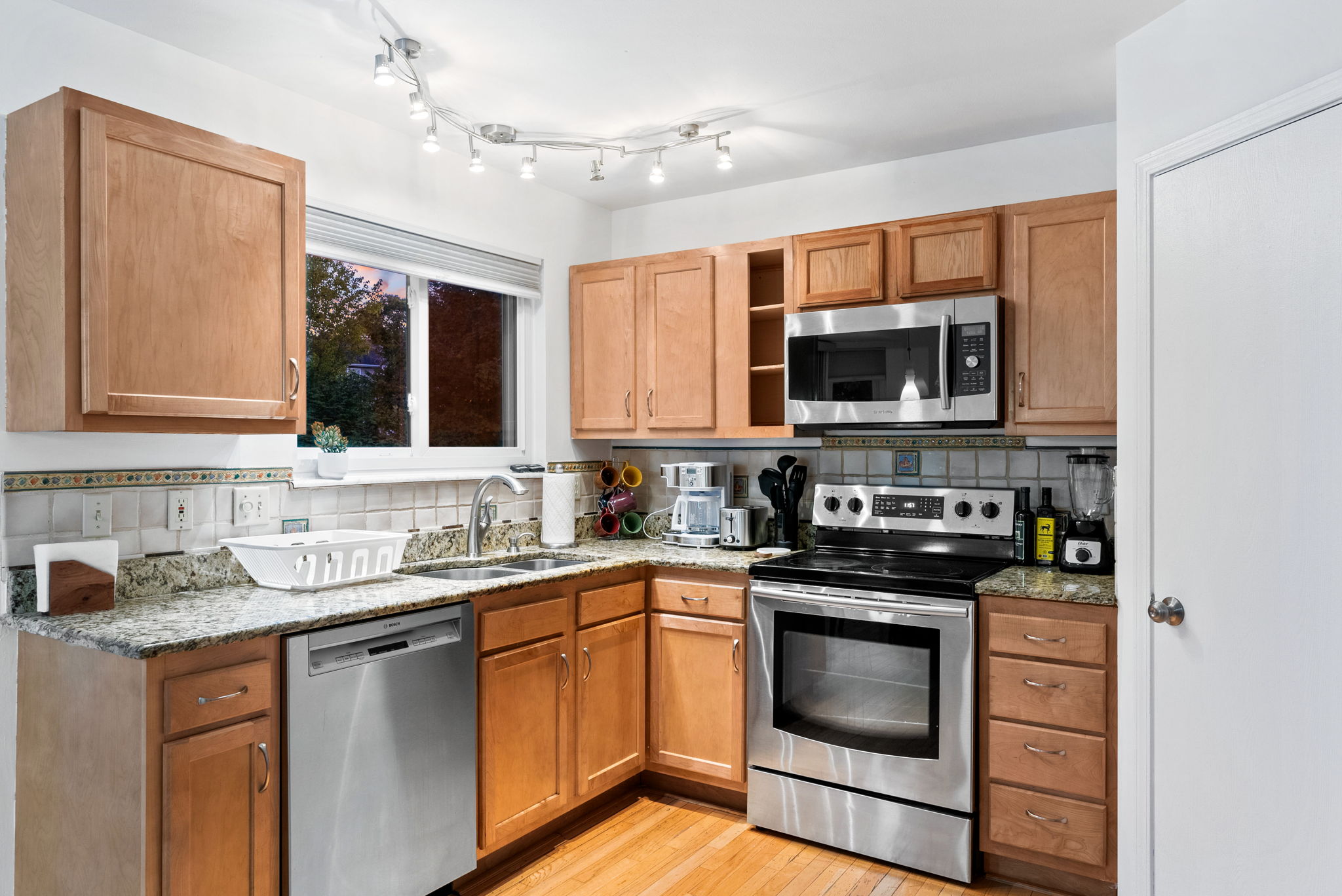 3 Bedrooms Bedrooms, ,2.5 BathroomsBathrooms,Woodford Rentals,For Rent,1339
