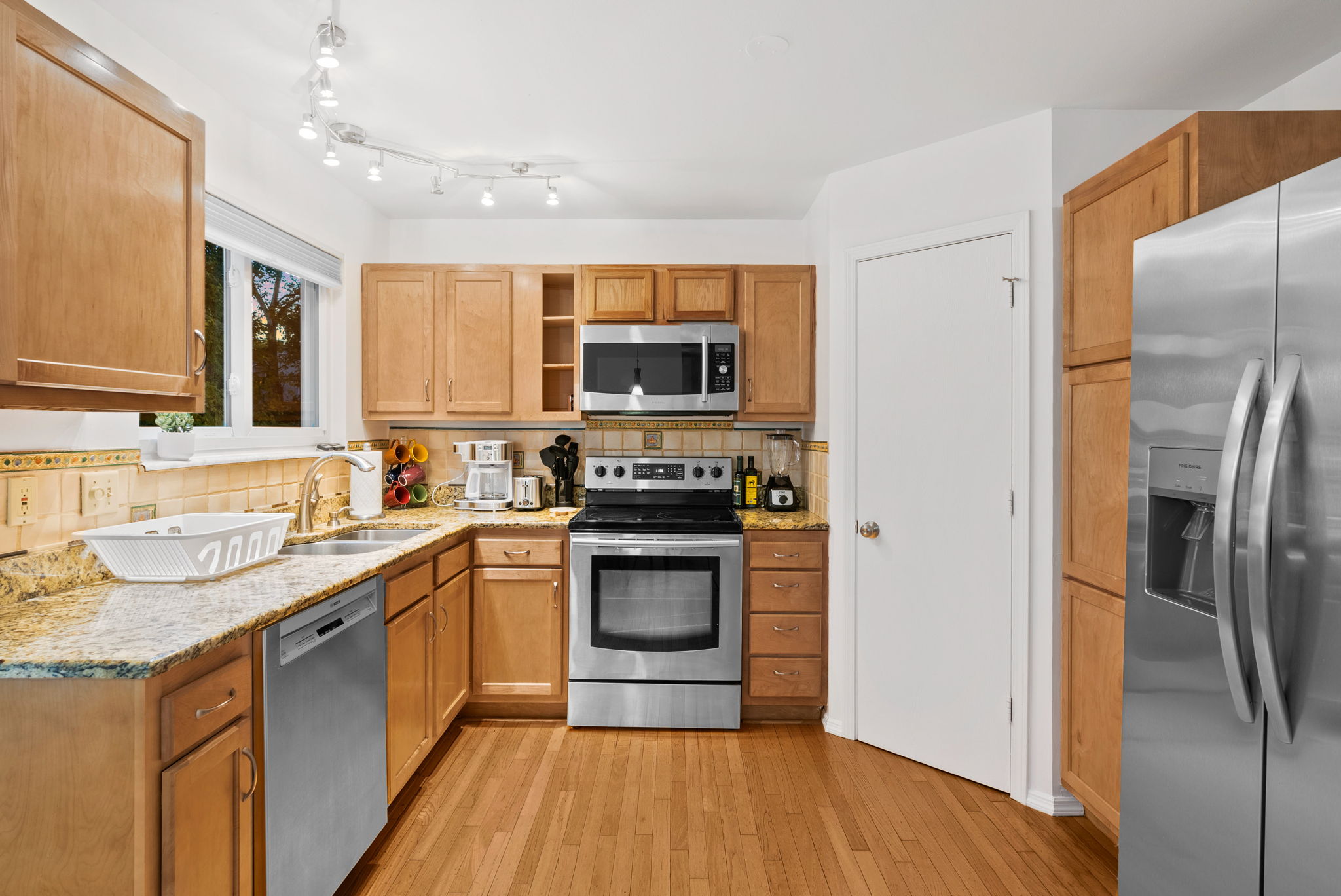3 Bedrooms Bedrooms, ,2.5 BathroomsBathrooms,Woodford Rentals,For Rent,1339