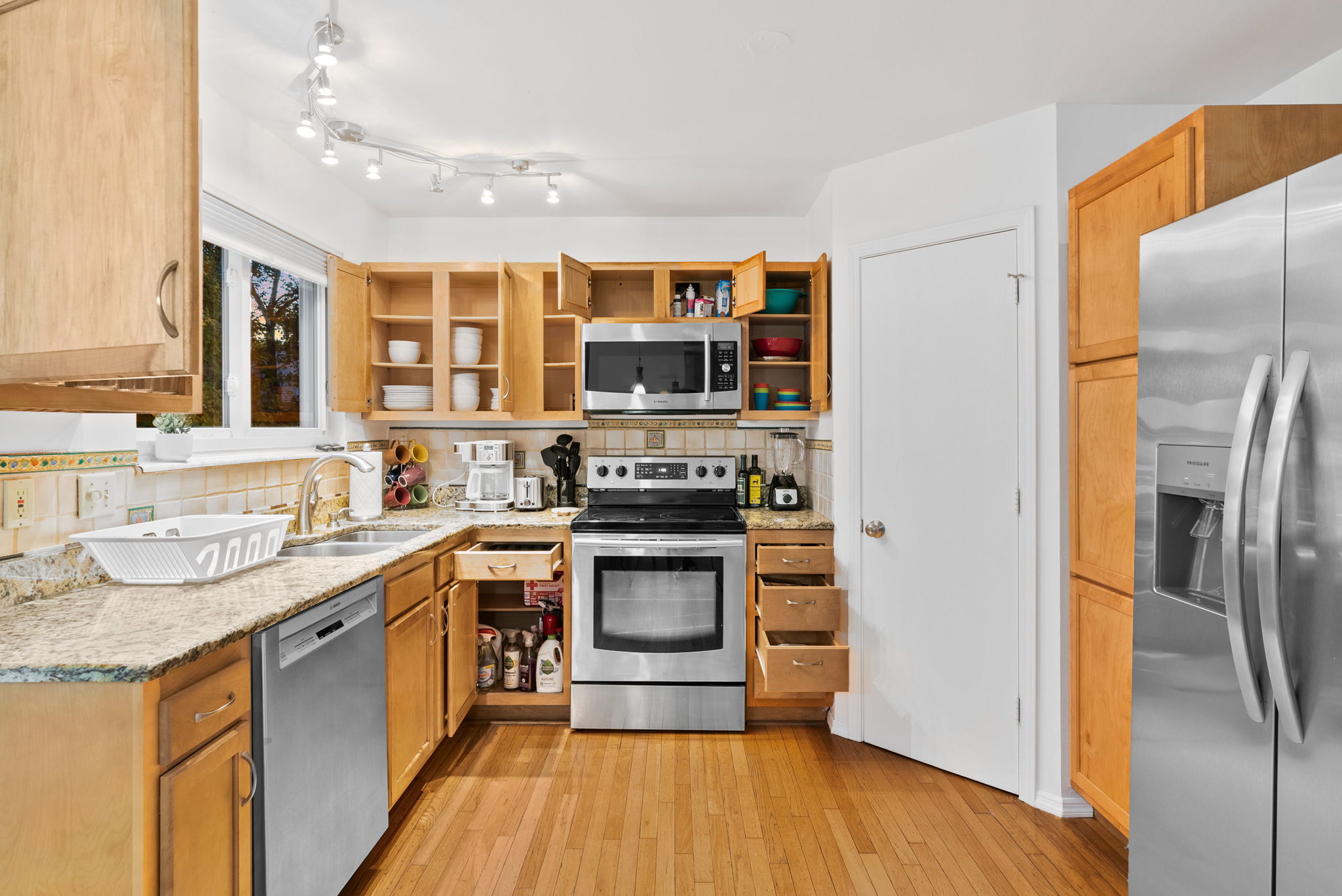 3 Bedrooms Bedrooms, ,2.5 BathroomsBathrooms,Woodford Rentals,For Rent,1339
