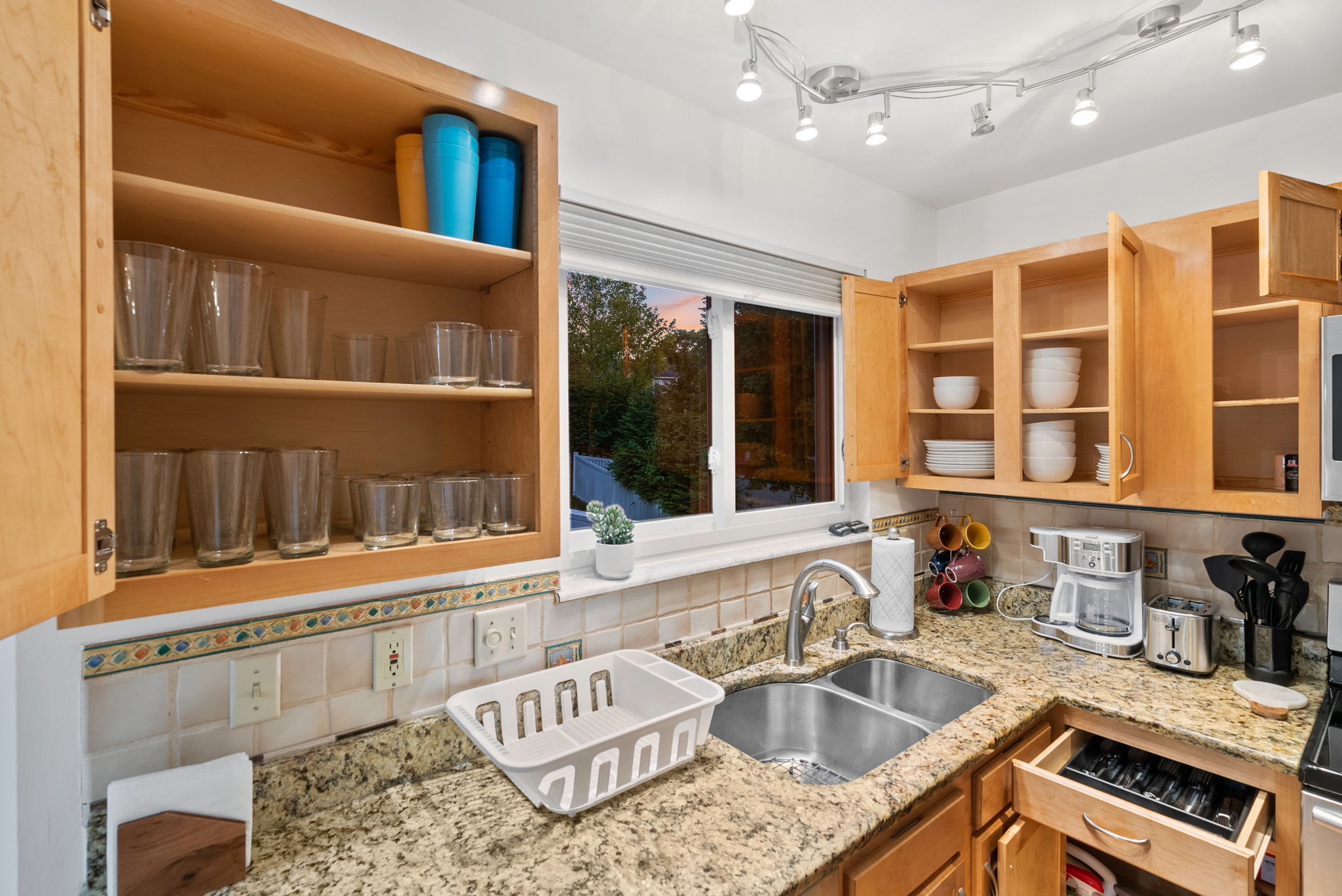 3 Bedrooms Bedrooms, ,2.5 BathroomsBathrooms,Woodford Rentals,For Rent,1339
