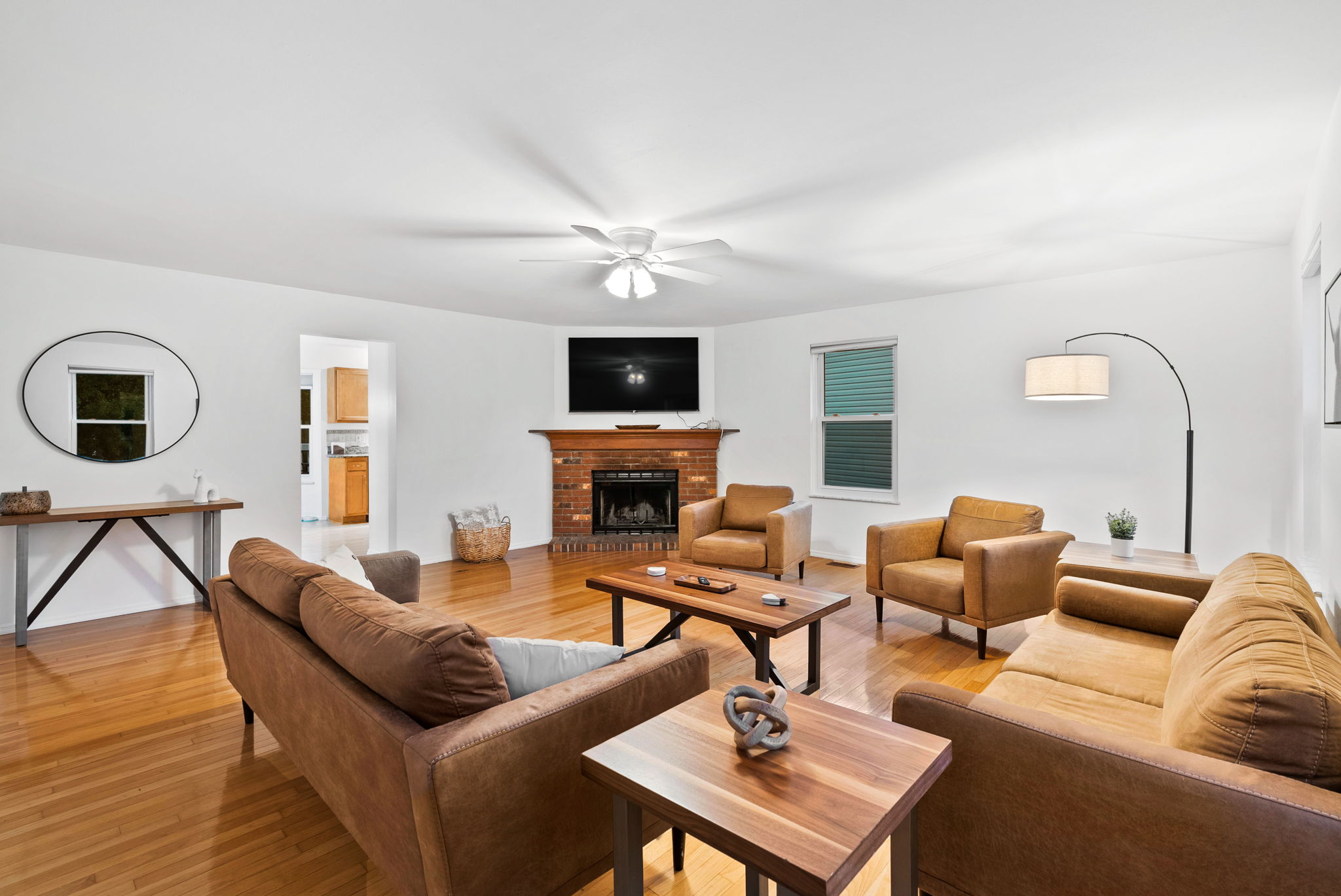 3 Bedrooms Bedrooms, ,2.5 BathroomsBathrooms,Woodford Rentals,For Rent,1339