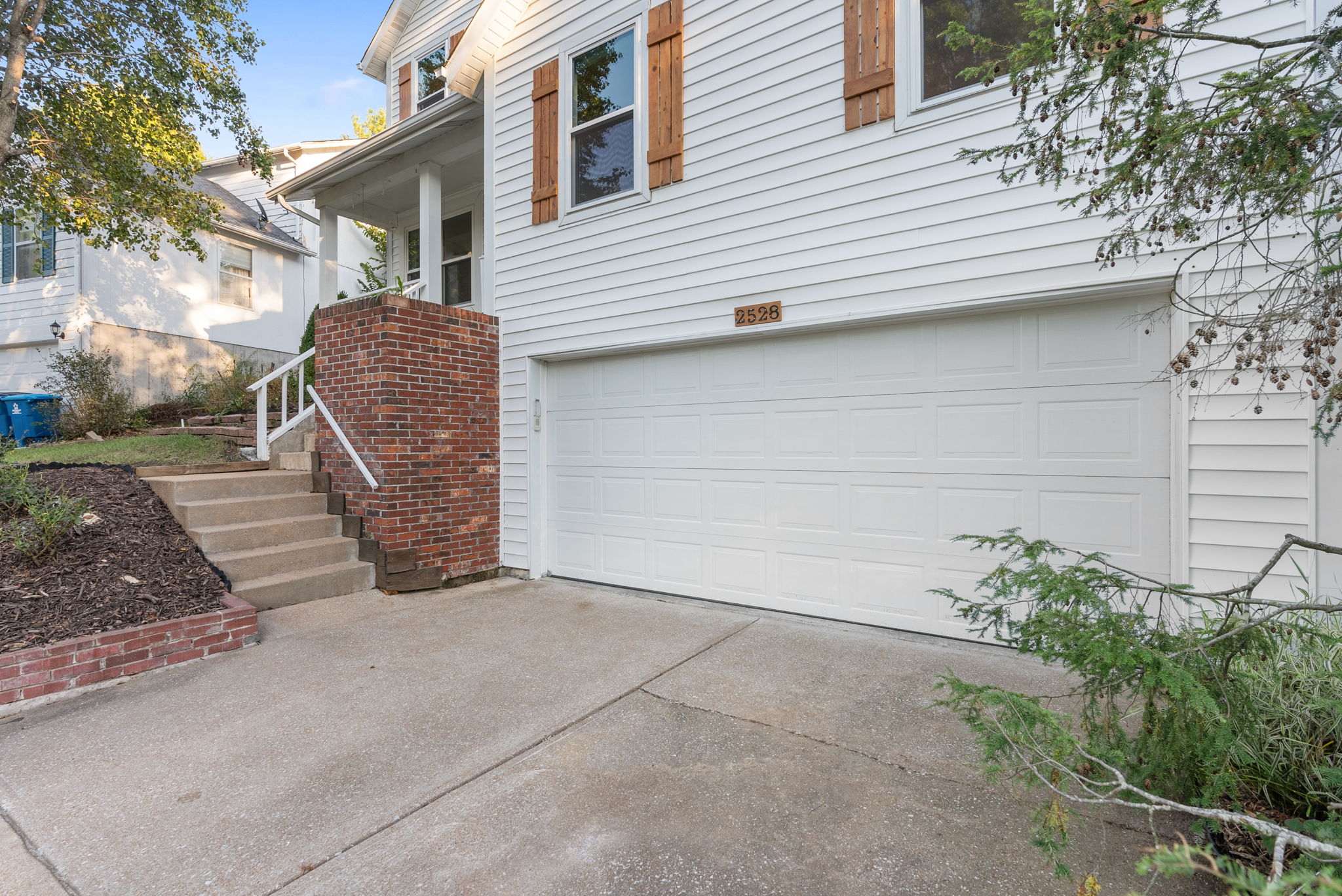3 Bedrooms Bedrooms, ,2.5 BathroomsBathrooms,Woodford Rentals,For Rent,1339