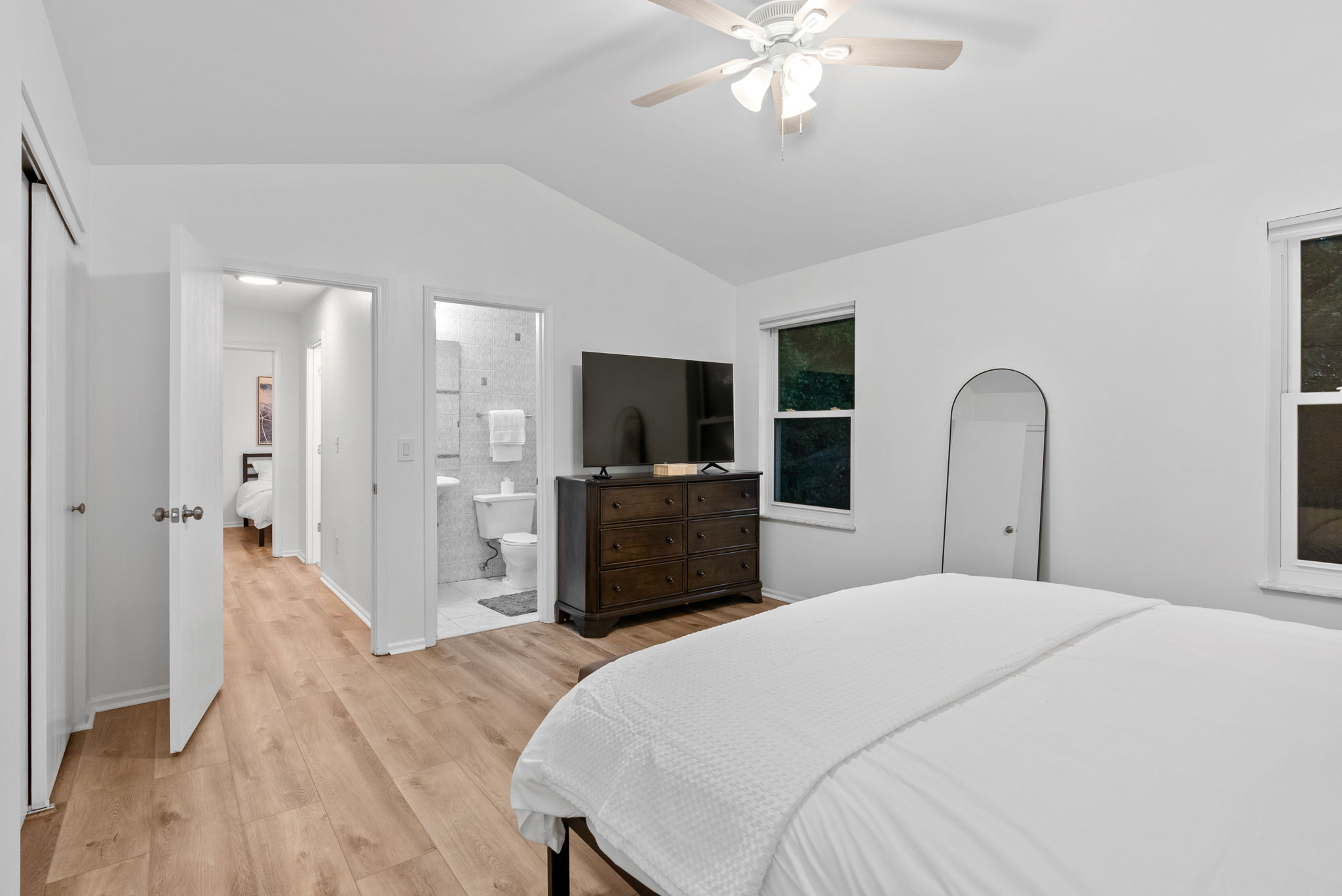 3 Bedrooms Bedrooms, ,2.5 BathroomsBathrooms,Woodford Rentals,For Rent,1339