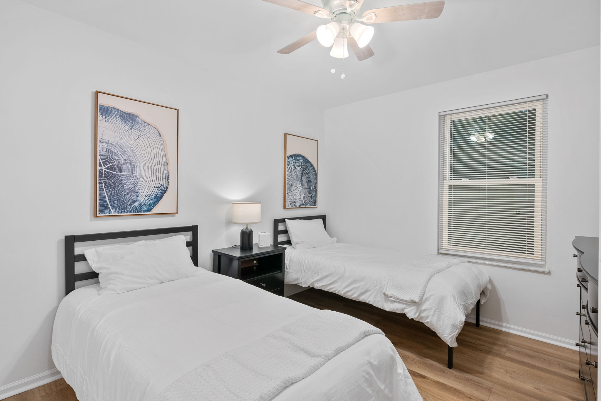 3 Bedrooms Bedrooms, ,2.5 BathroomsBathrooms,Woodford Rentals,For Rent,1339