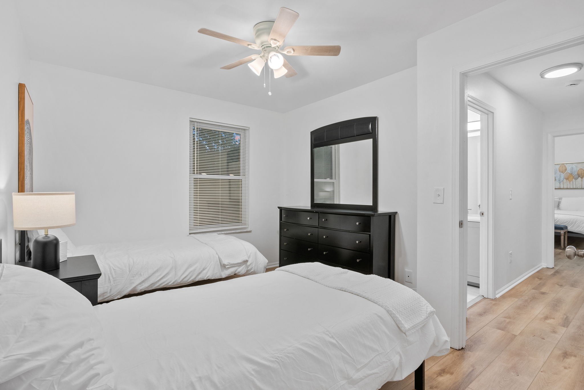 3 Bedrooms Bedrooms, ,2.5 BathroomsBathrooms,Woodford Rentals,For Rent,1339