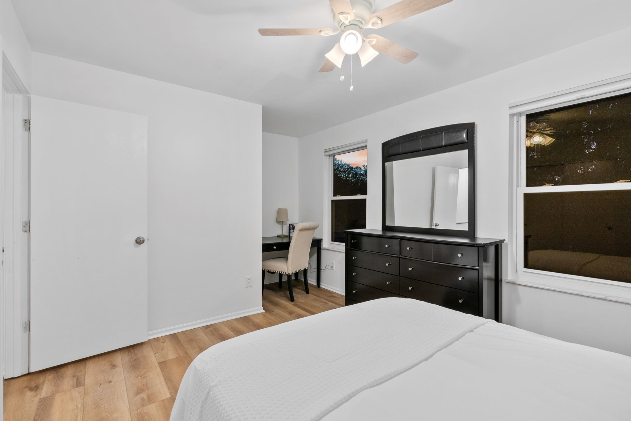3 Bedrooms Bedrooms, ,2.5 BathroomsBathrooms,Woodford Rentals,For Rent,1339