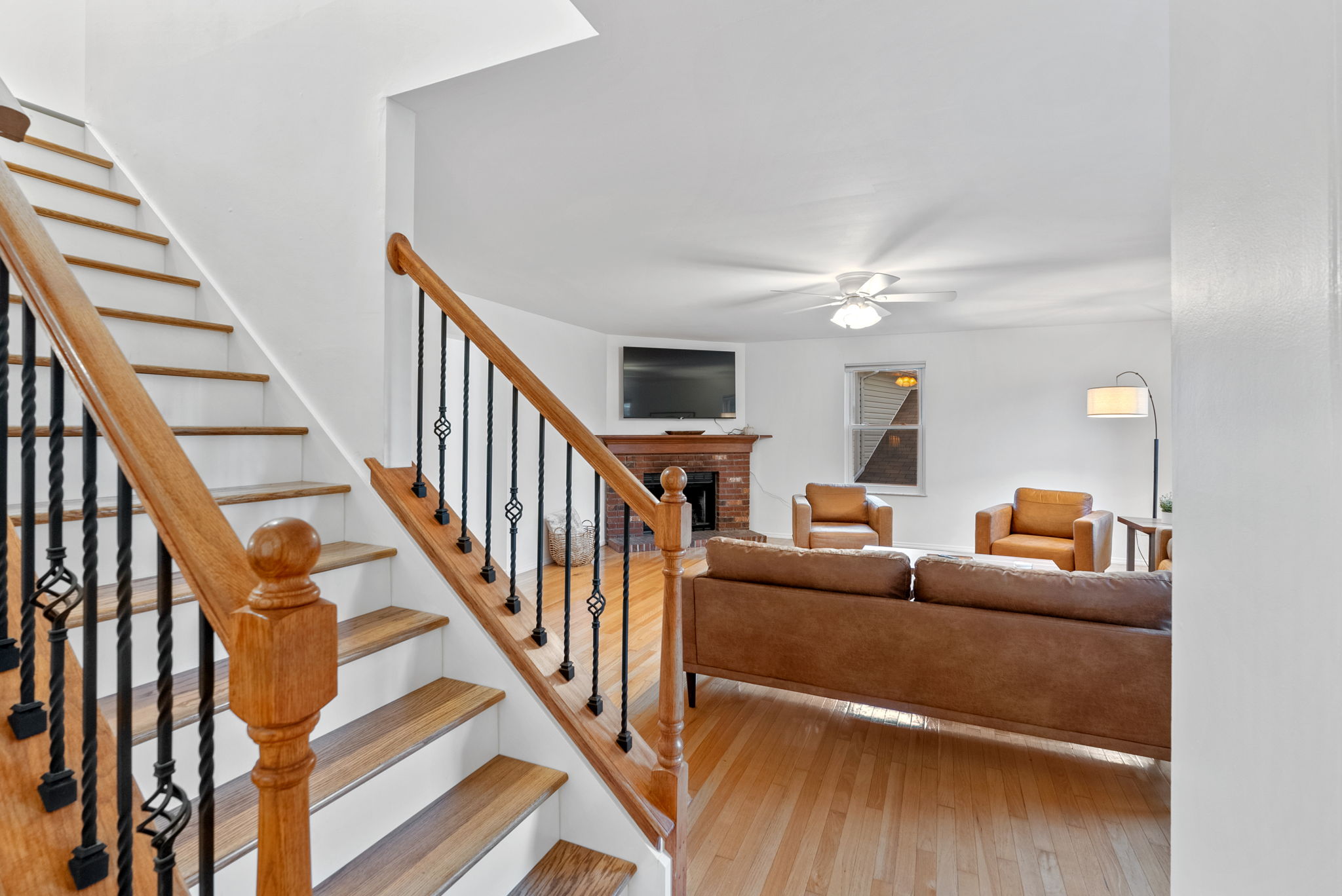 3 Bedrooms Bedrooms, ,2.5 BathroomsBathrooms,Woodford Rentals,For Rent,1339