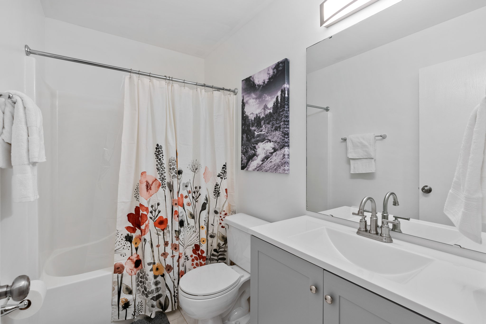 3 Bedrooms Bedrooms, ,2.5 BathroomsBathrooms,Woodford Rentals,For Rent,1339