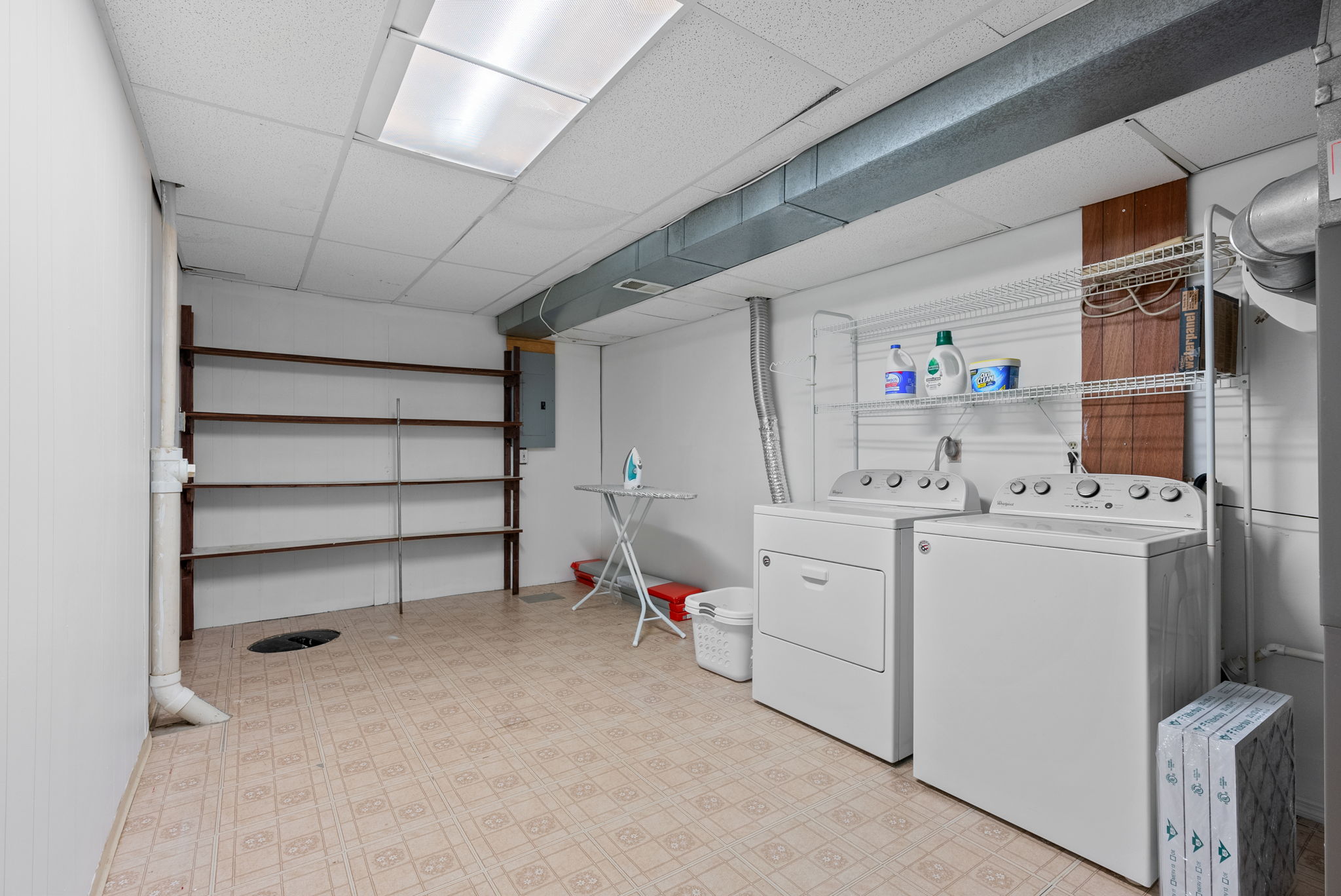 3 Bedrooms Bedrooms, ,2.5 BathroomsBathrooms,Woodford Rentals,For Rent,1339