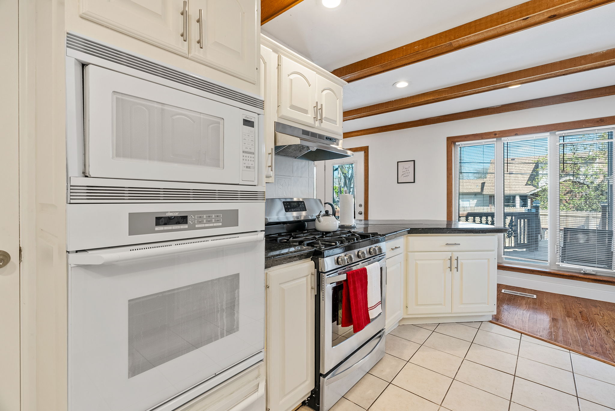 5 Bedrooms Bedrooms, ,3 BathroomsBathrooms,Woodford Rentals,For Rent,1341