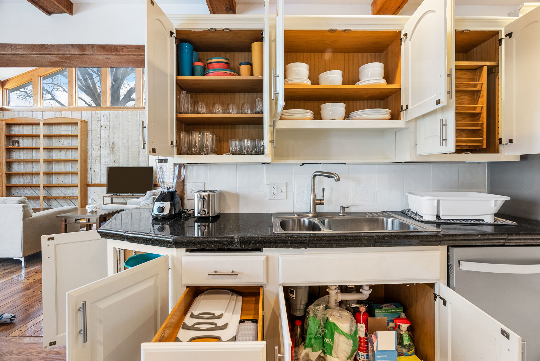 5 Bedrooms Bedrooms, ,3 BathroomsBathrooms,Woodford Rentals,For Rent,1341