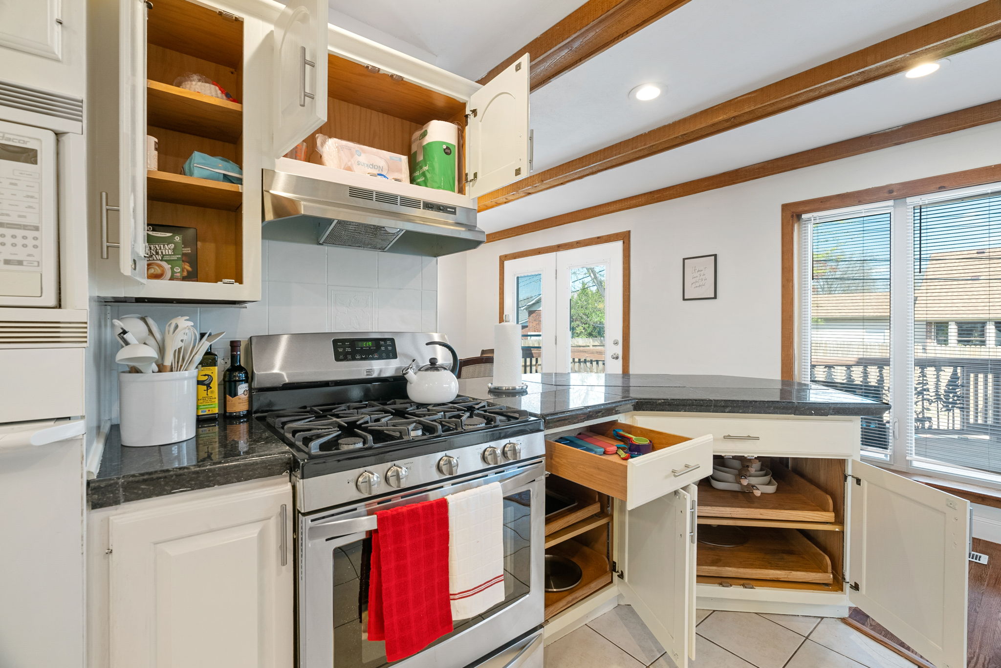 5 Bedrooms Bedrooms, ,3 BathroomsBathrooms,Woodford Rentals,For Rent,1341