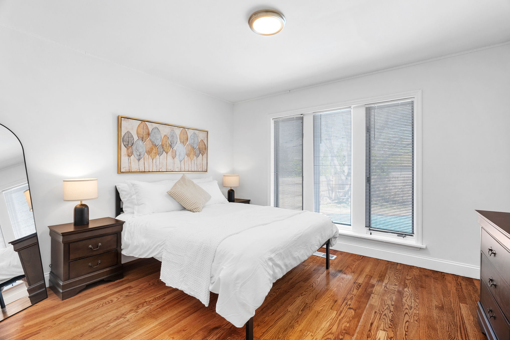 5 Bedrooms Bedrooms, ,3 BathroomsBathrooms,Woodford Rentals,For Rent,1341