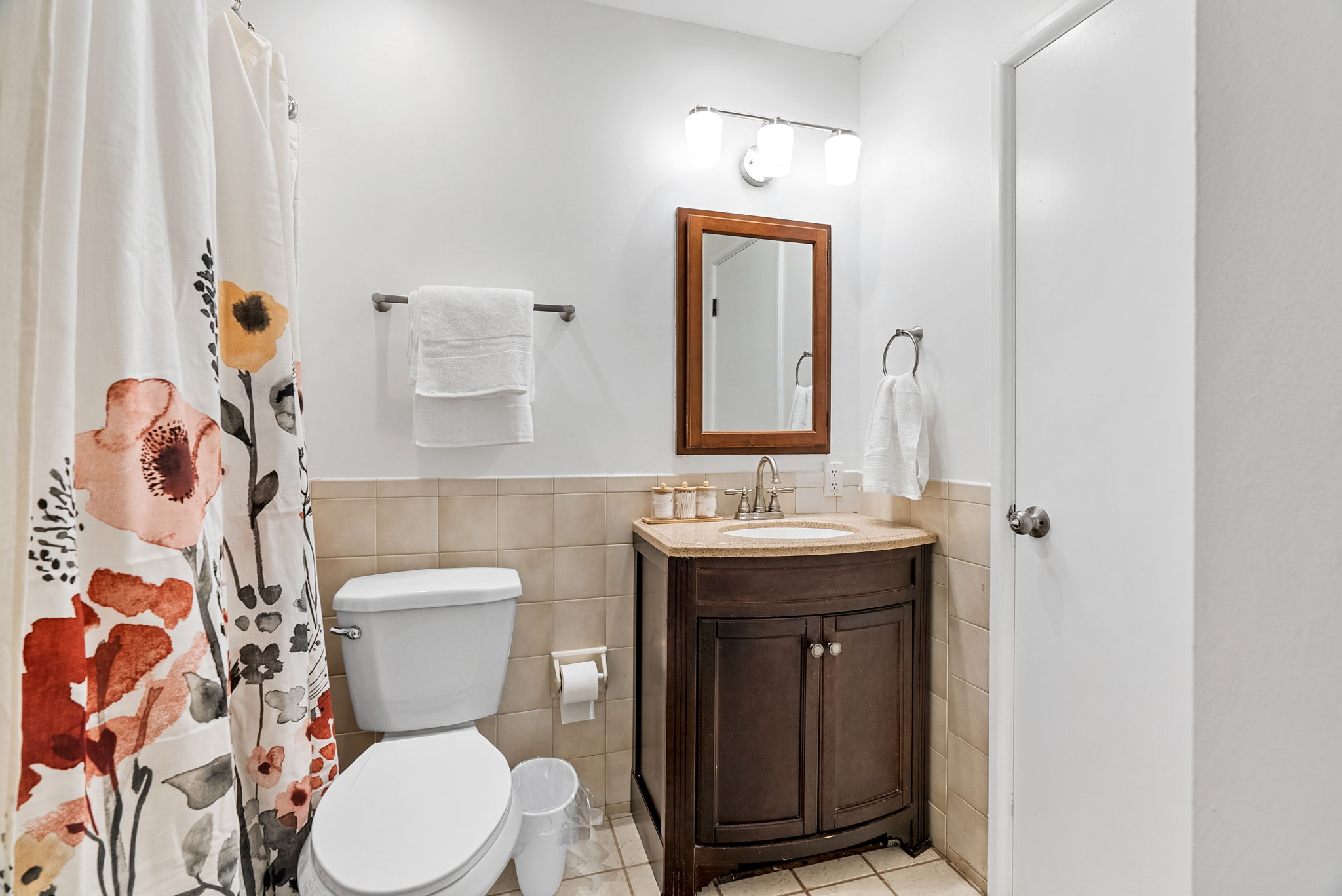 5 Bedrooms Bedrooms, ,3 BathroomsBathrooms,Woodford Rentals,For Rent,1341
