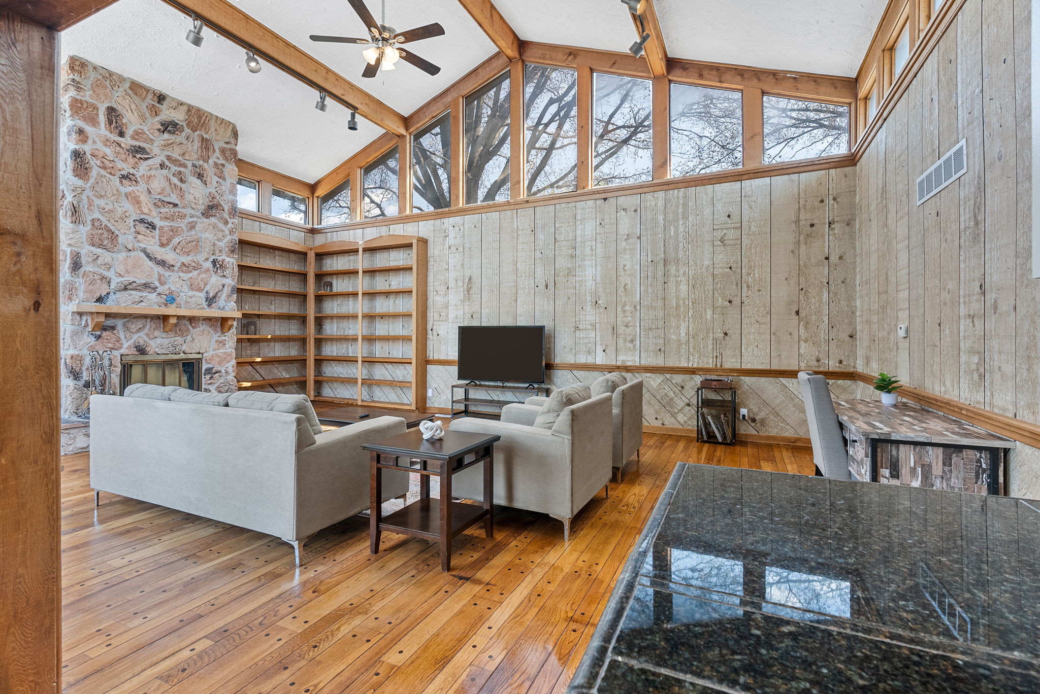 5 Bedrooms Bedrooms, ,3 BathroomsBathrooms,Woodford Rentals,For Rent,1341