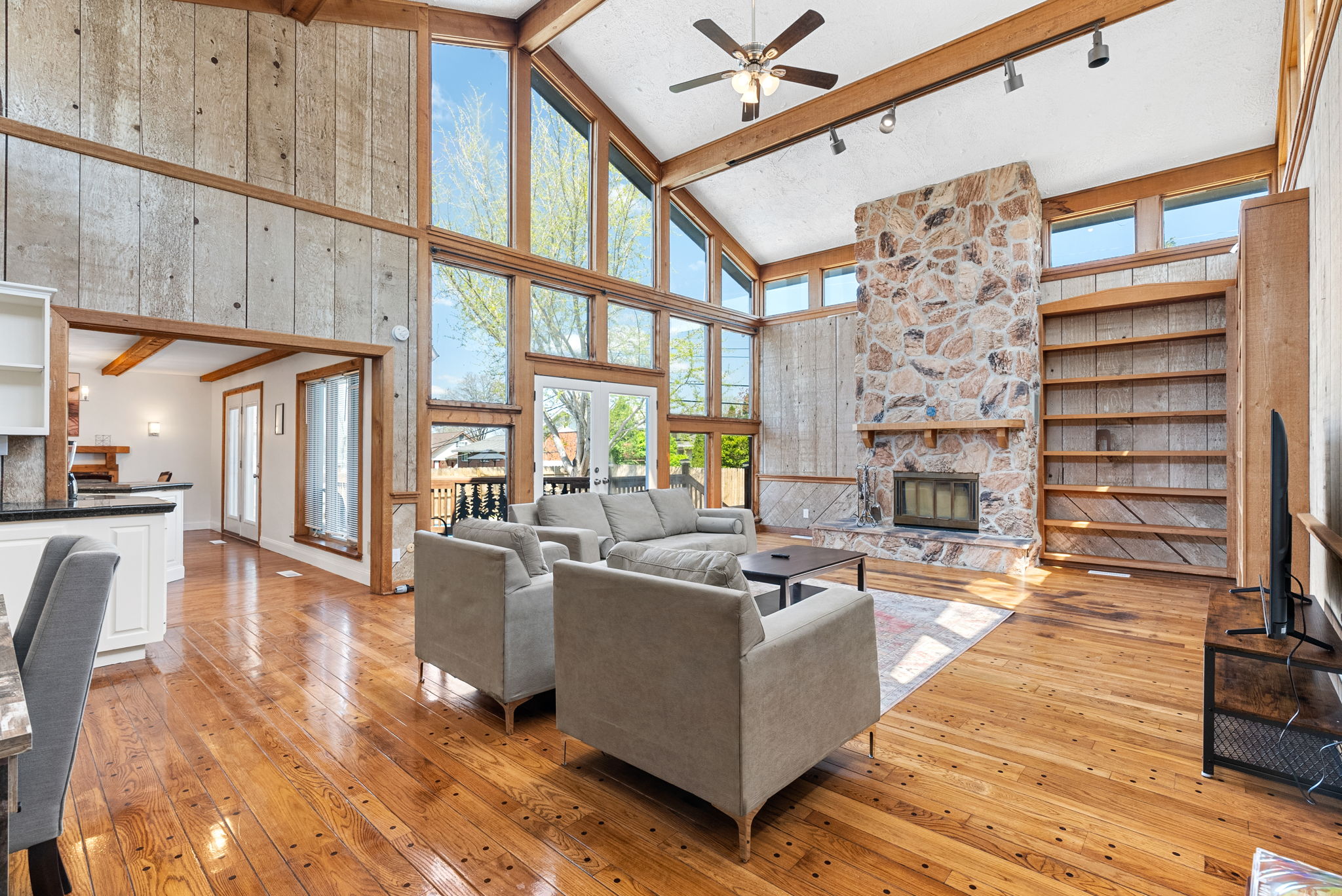 5 Bedrooms Bedrooms, ,3 BathroomsBathrooms,Woodford Rentals,For Rent,1341