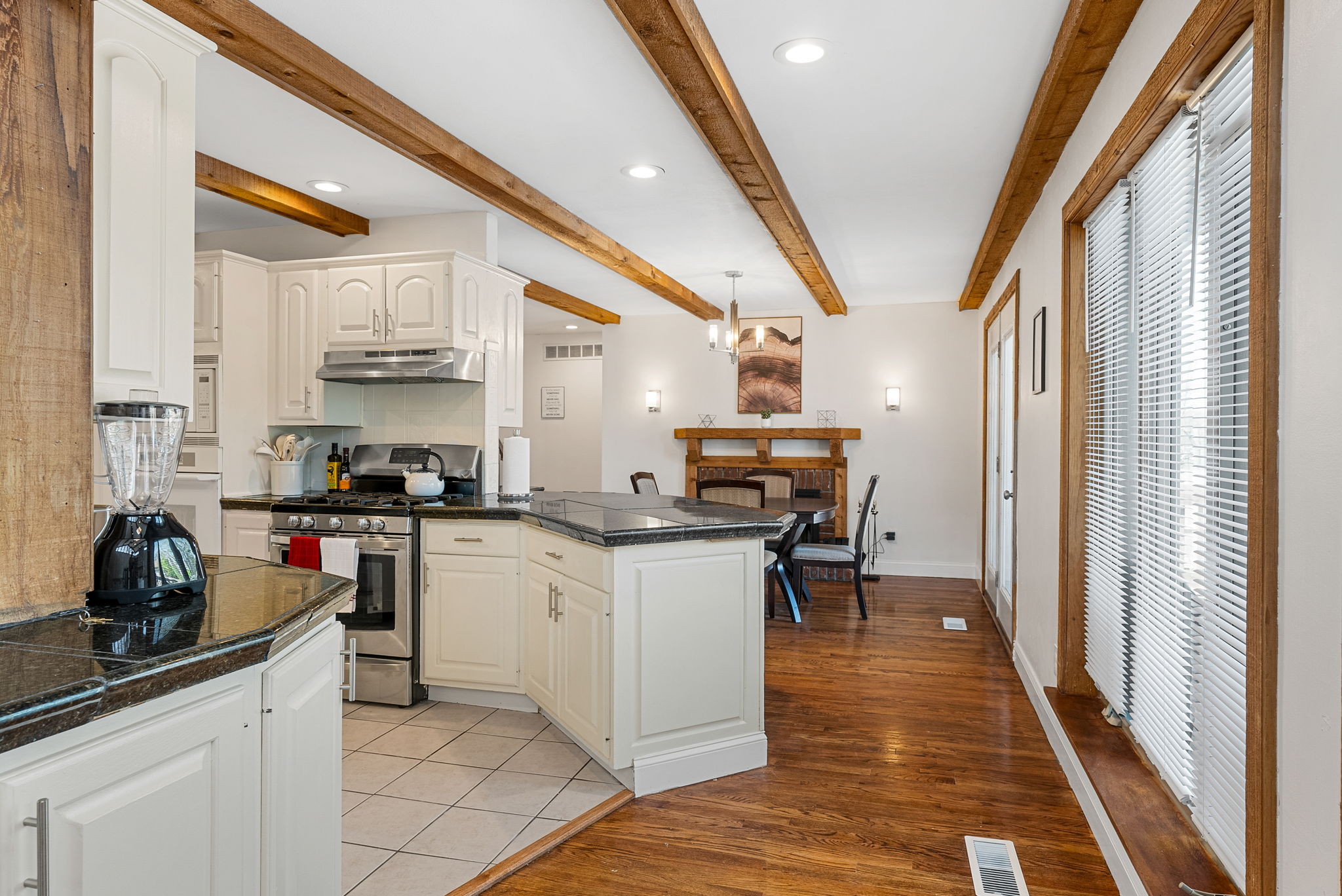 5 Bedrooms Bedrooms, ,3 BathroomsBathrooms,Woodford Rentals,For Rent,1341