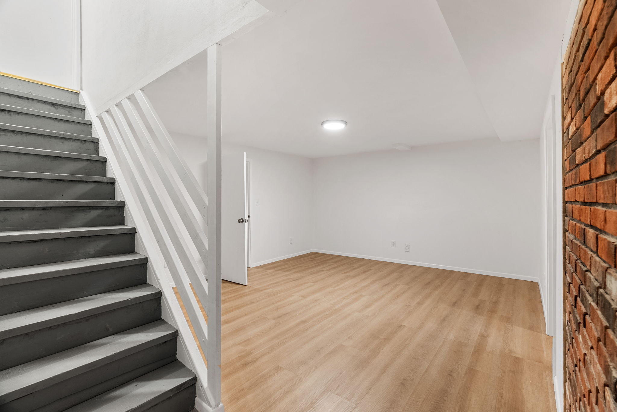 5 Bedrooms Bedrooms, ,3 BathroomsBathrooms,Woodford Rentals,For Rent,1341