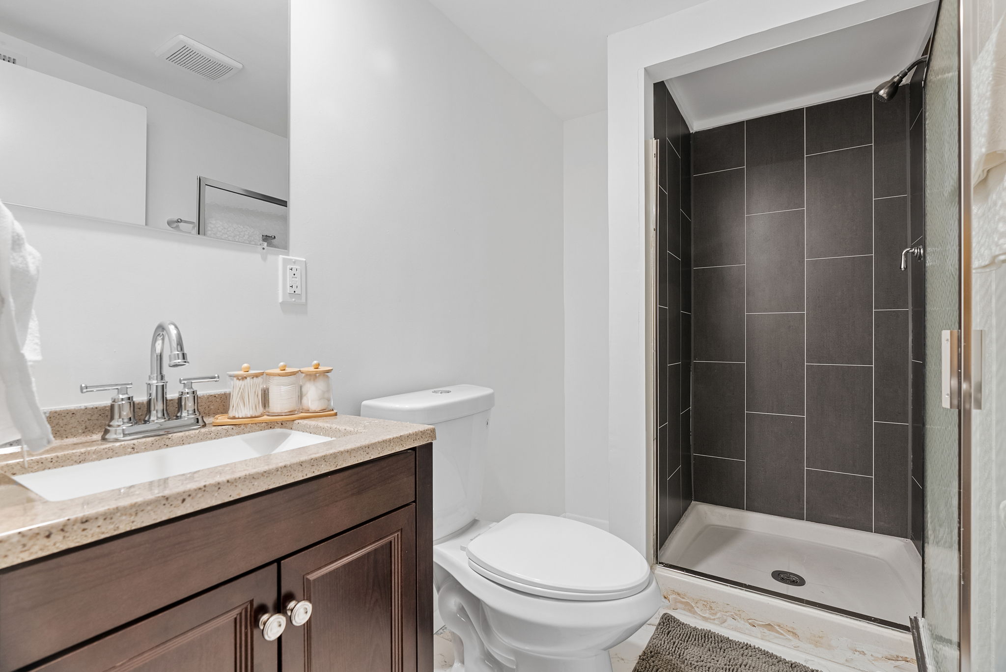 5 Bedrooms Bedrooms, ,3 BathroomsBathrooms,Woodford Rentals,For Rent,1341