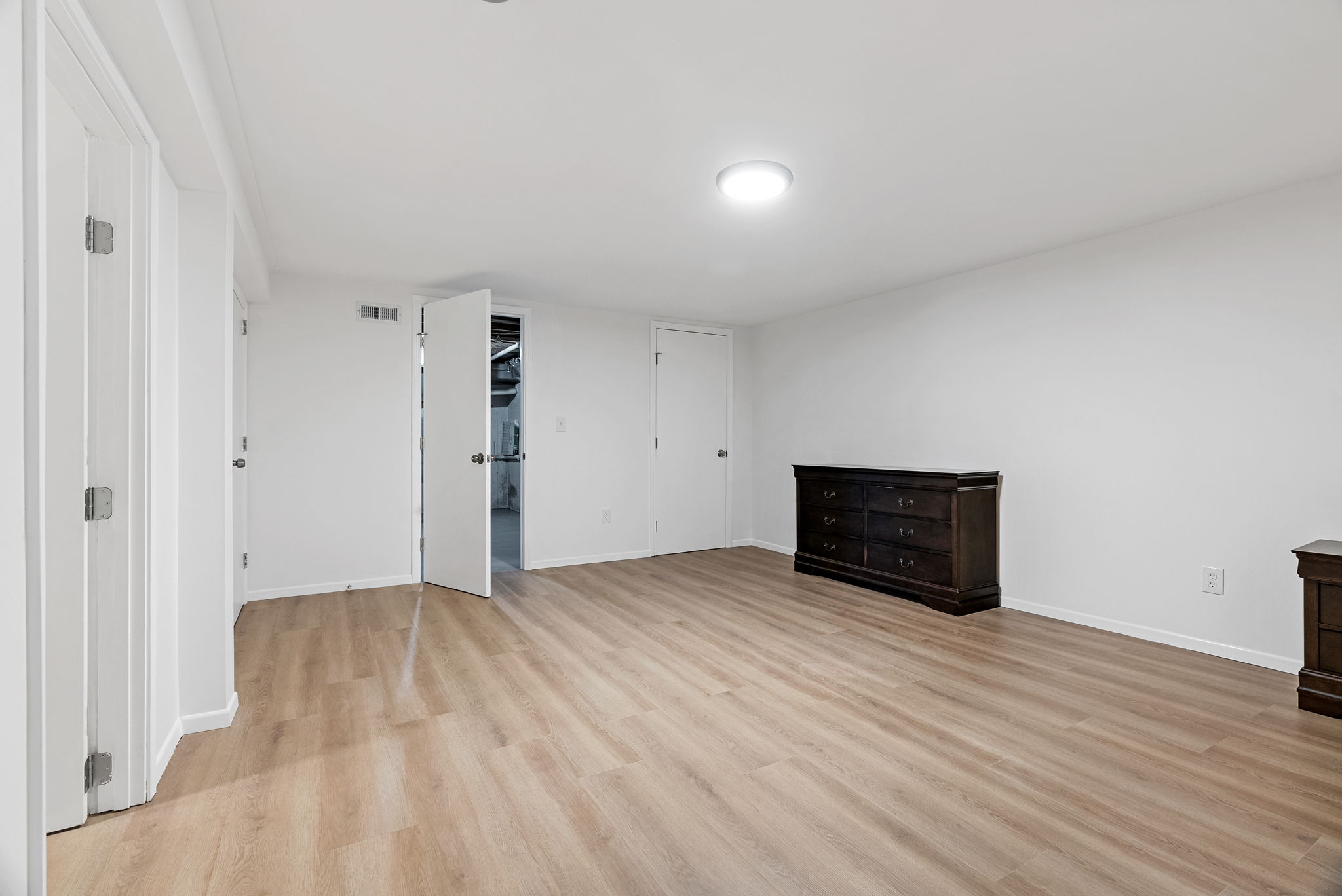 5 Bedrooms Bedrooms, ,3 BathroomsBathrooms,Woodford Rentals,For Rent,1341