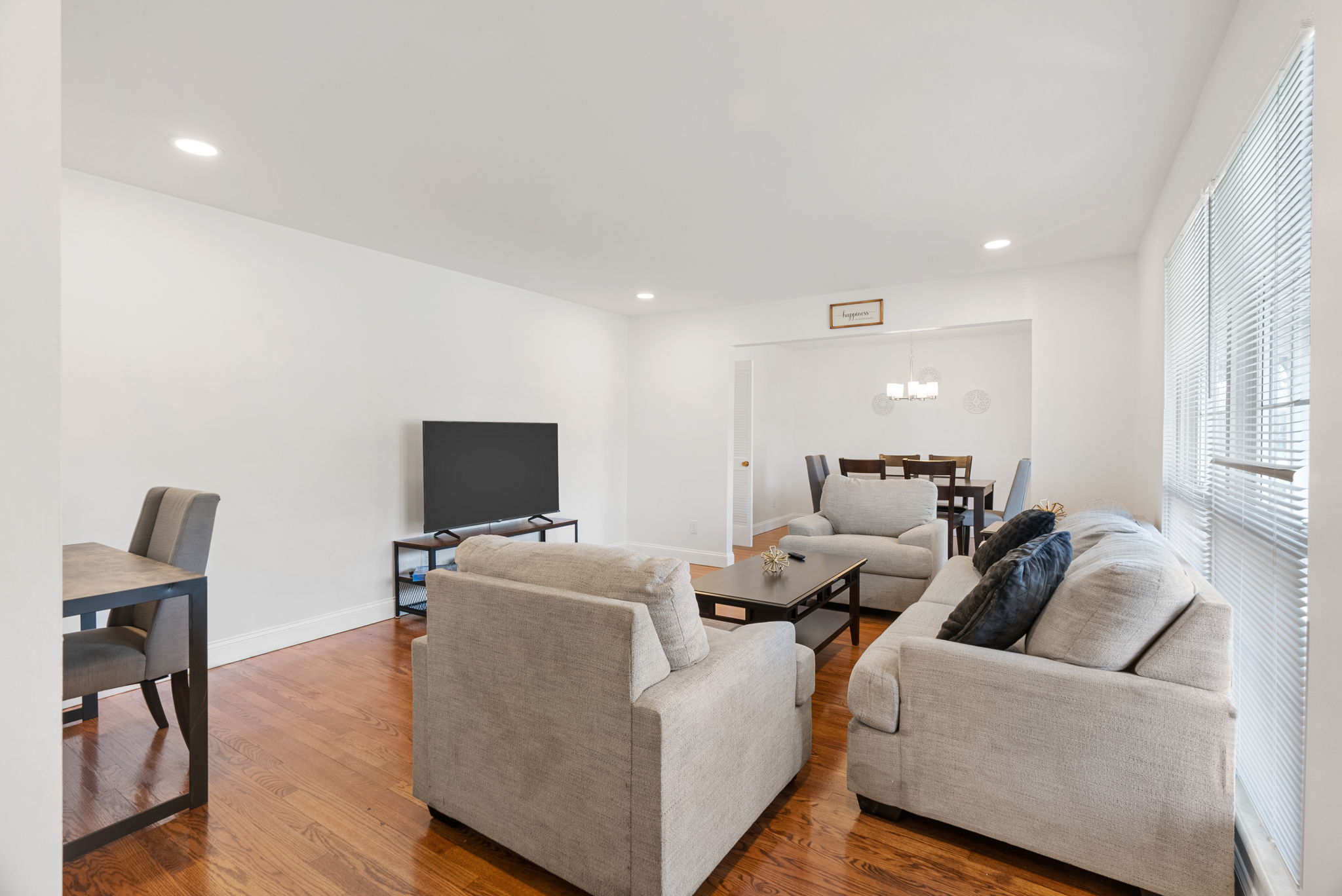 5 Bedrooms Bedrooms, ,3 BathroomsBathrooms,Woodford Rentals,For Rent,1341
