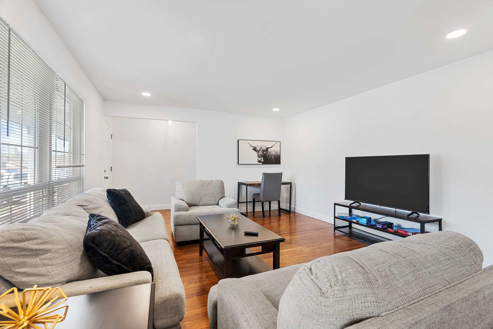 5 Bedrooms Bedrooms, ,3 BathroomsBathrooms,Woodford Rentals,For Rent,1341