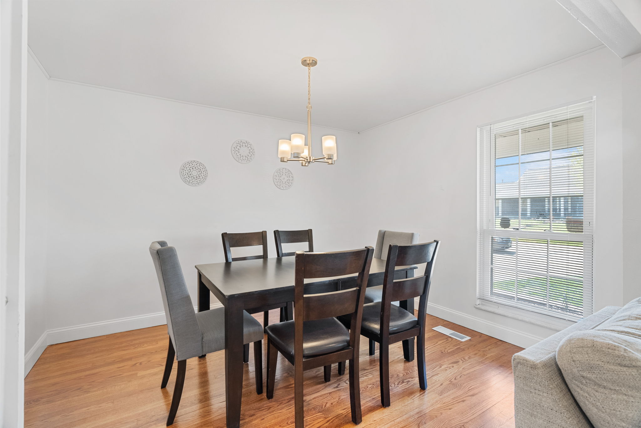 5 Bedrooms Bedrooms, ,3 BathroomsBathrooms,Woodford Rentals,For Rent,1341