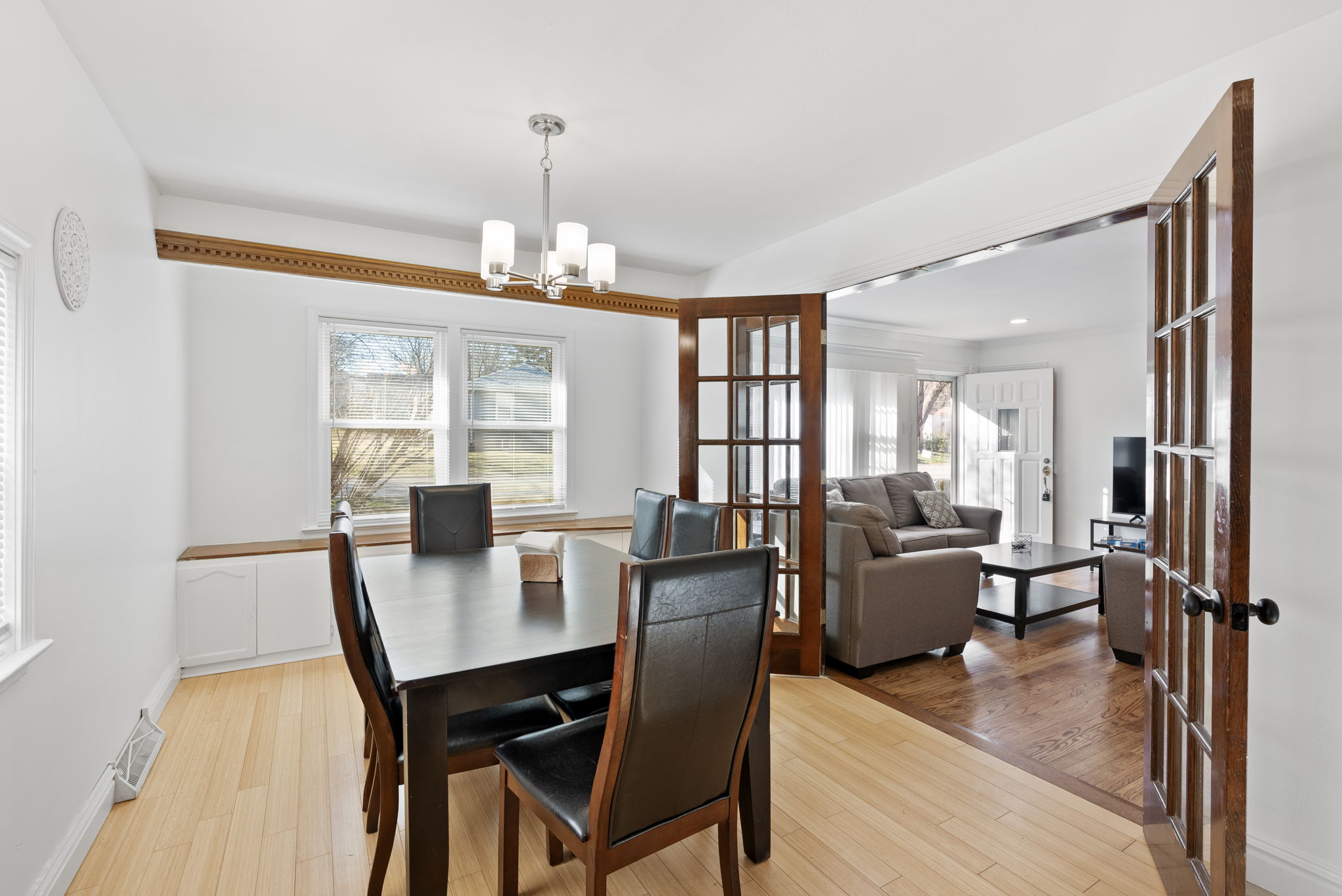 4 Bedrooms Bedrooms, ,2 BathroomsBathrooms,Woodford Rentals,For Rent,1342