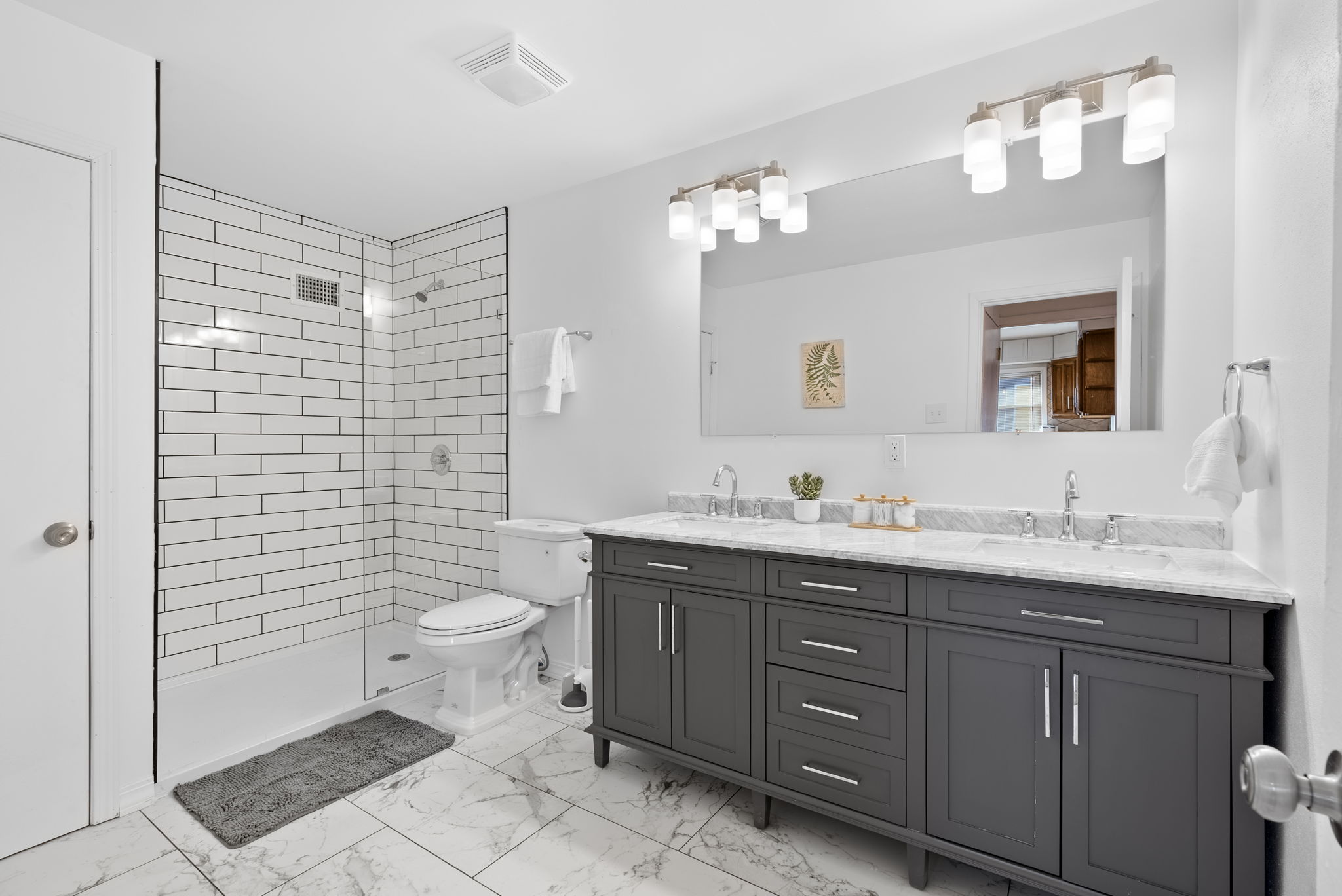 4 Bedrooms Bedrooms, ,2 BathroomsBathrooms,Woodford Rentals,For Rent,1342