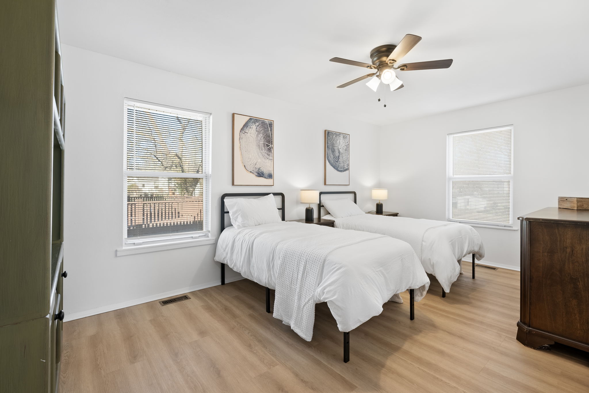 4 Bedrooms Bedrooms, ,2 BathroomsBathrooms,Woodford Rentals,For Rent,1342
