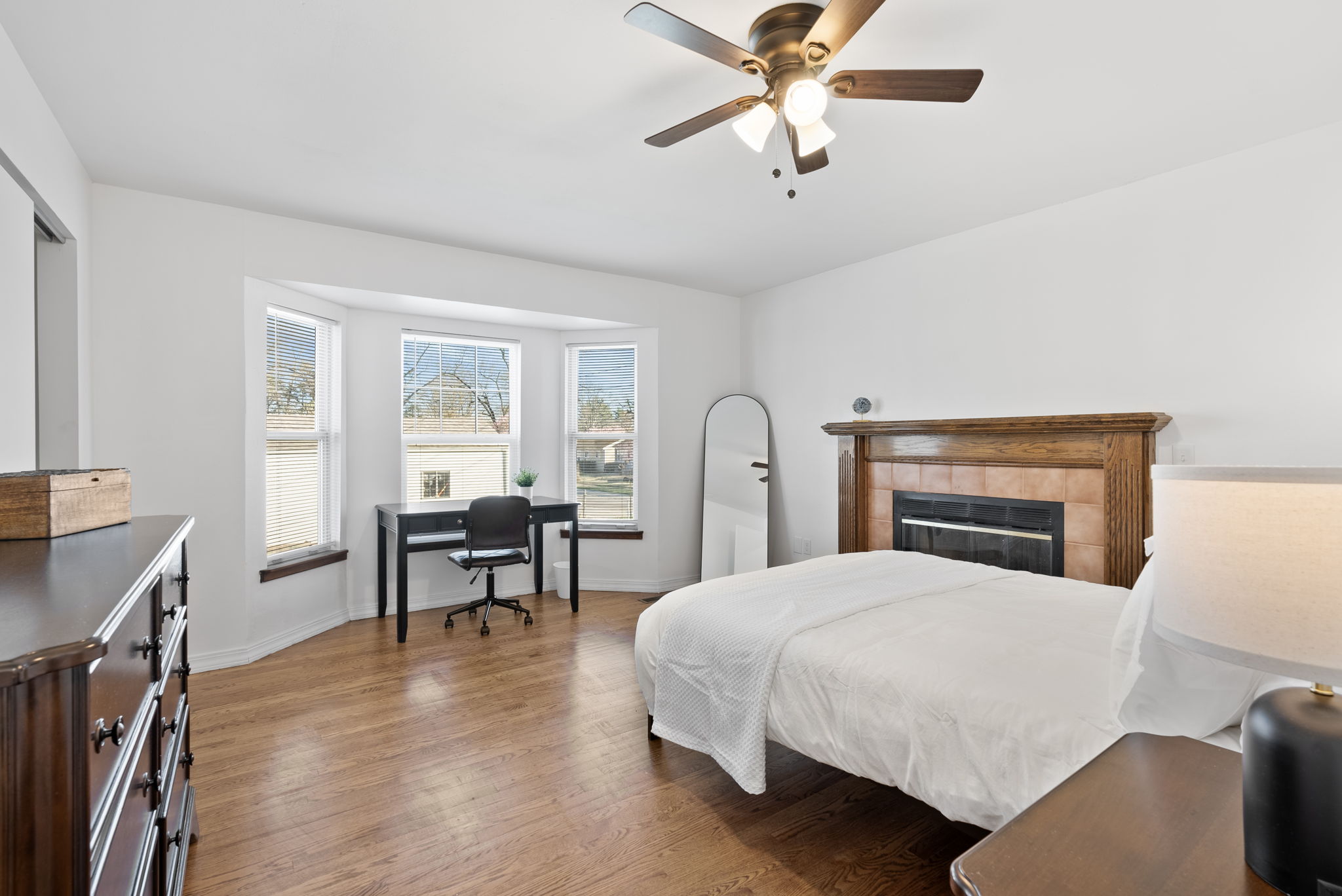 4 Bedrooms Bedrooms, ,2 BathroomsBathrooms,Woodford Rentals,For Rent,1342