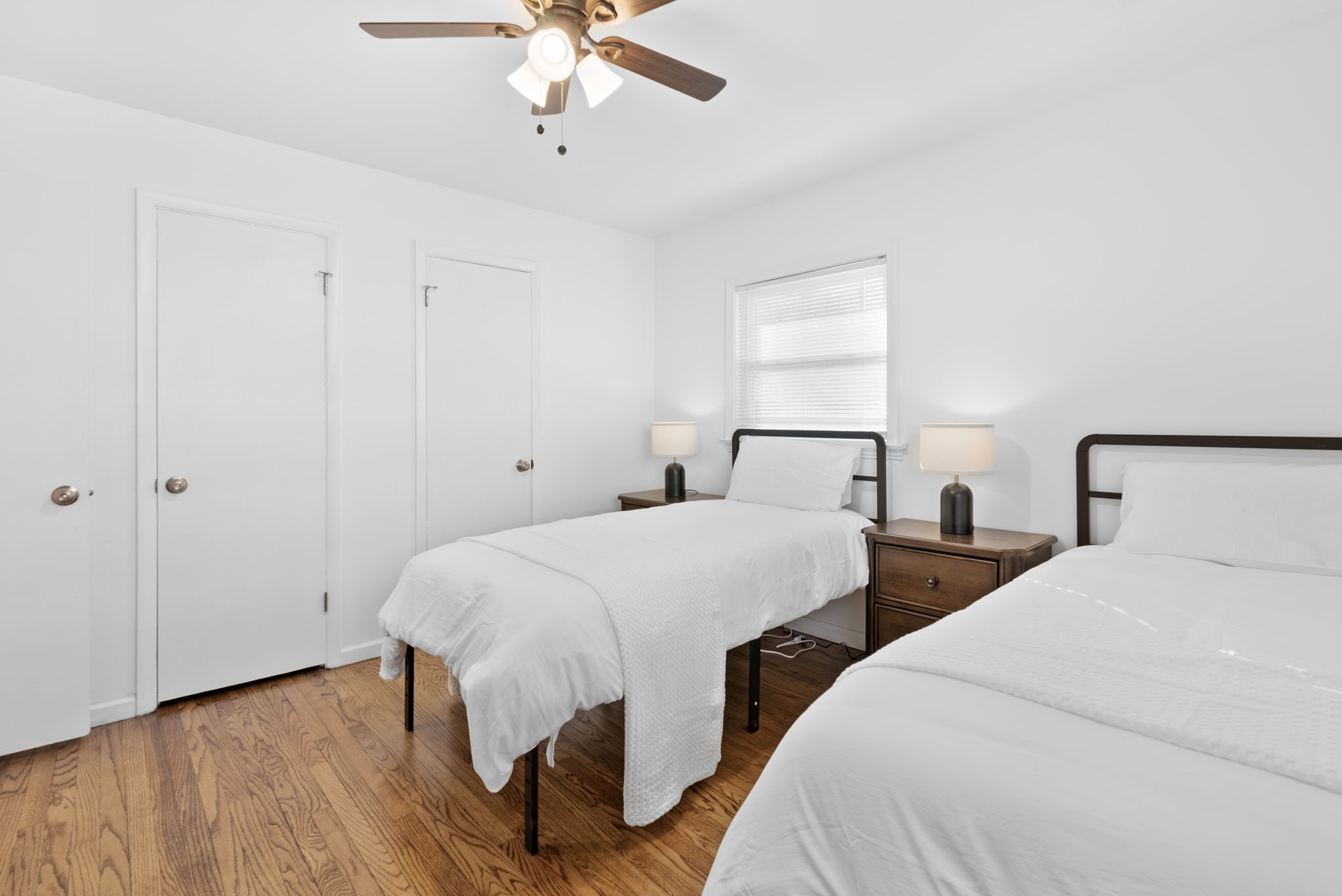 4 Bedrooms Bedrooms, ,2 BathroomsBathrooms,Woodford Rentals,For Rent,1342