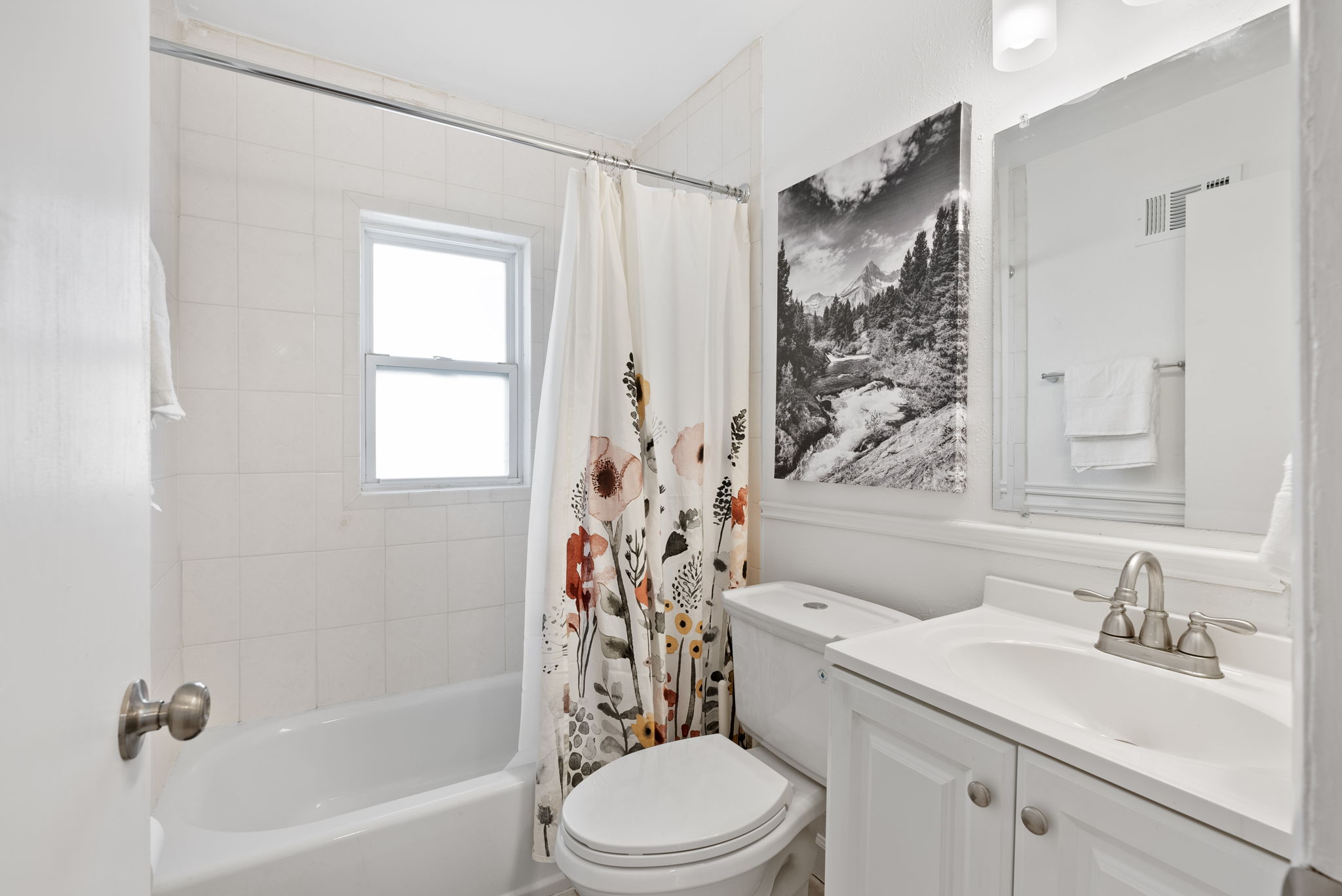4 Bedrooms Bedrooms, ,2 BathroomsBathrooms,Woodford Rentals,For Rent,1342