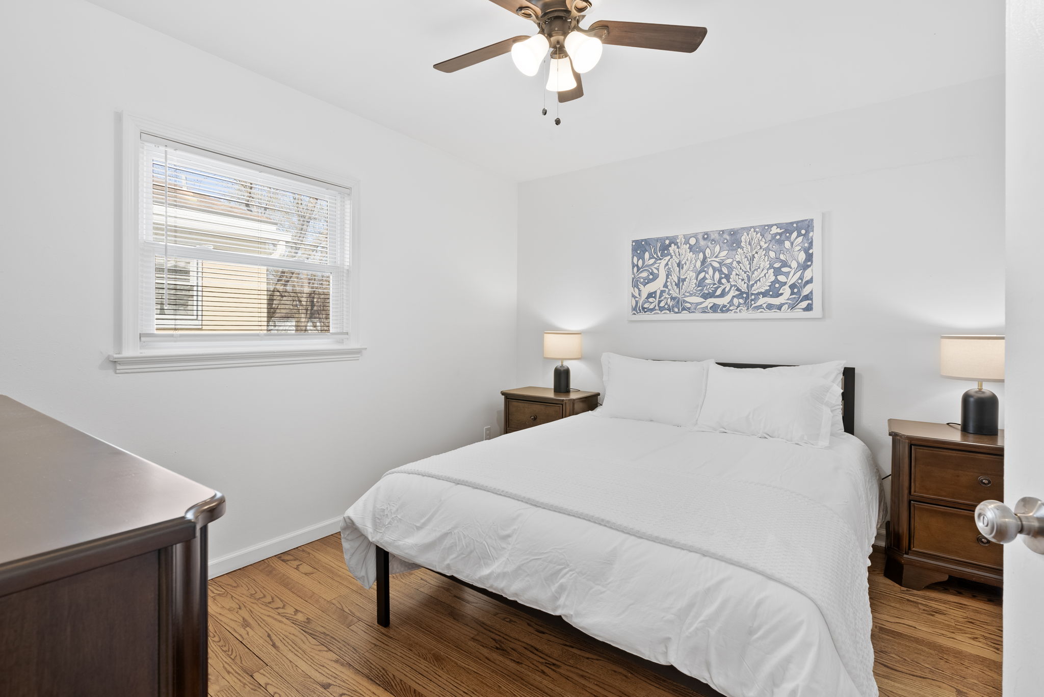 4 Bedrooms Bedrooms, ,2 BathroomsBathrooms,Woodford Rentals,For Rent,1342