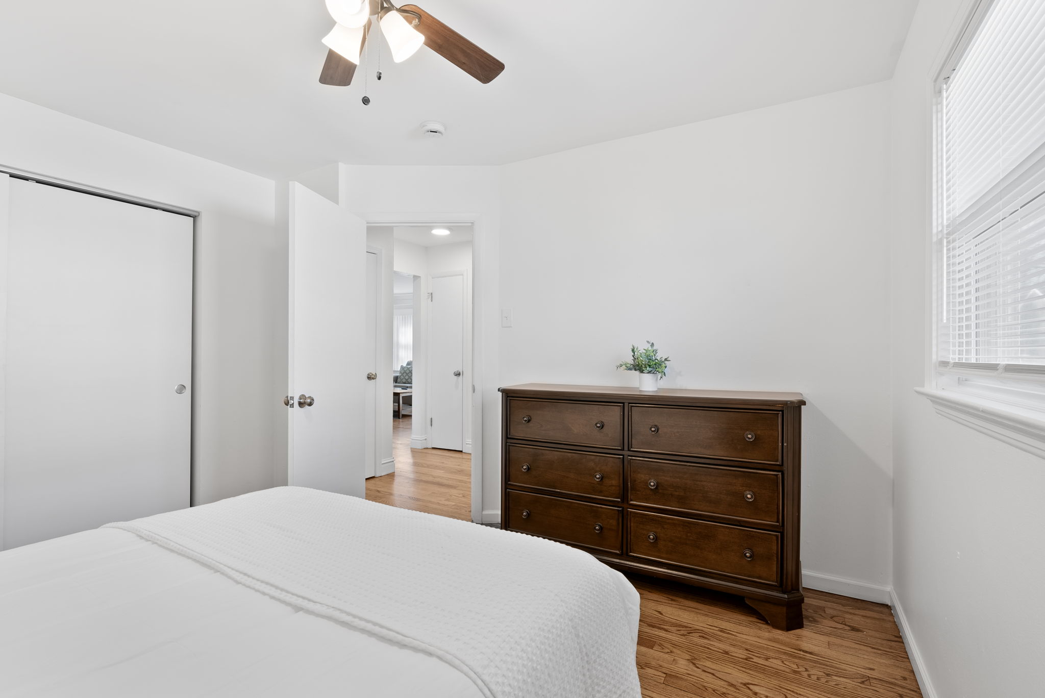 4 Bedrooms Bedrooms, ,2 BathroomsBathrooms,Woodford Rentals,For Rent,1342