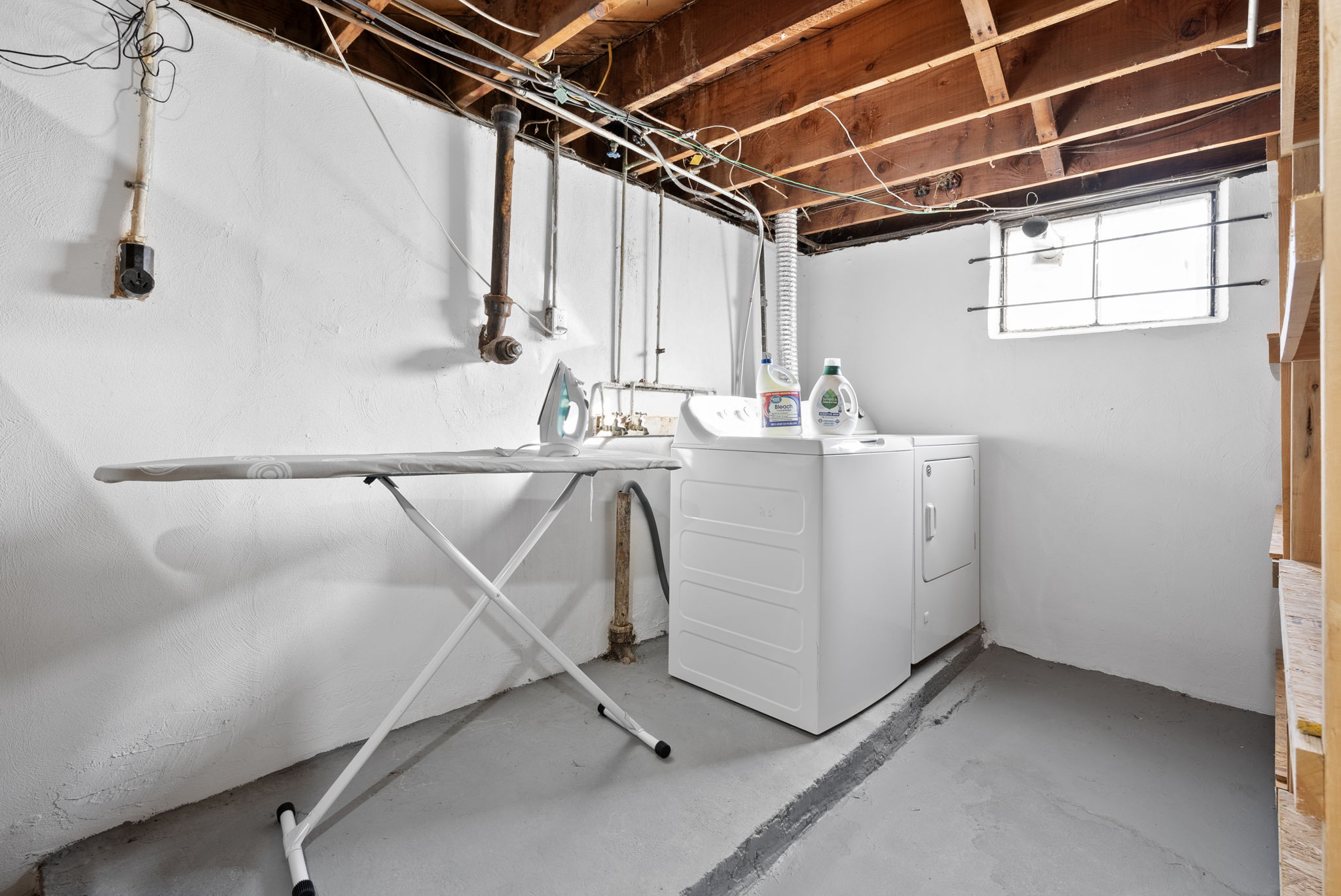 4 Bedrooms Bedrooms, ,2 BathroomsBathrooms,Woodford Rentals,For Rent,1342