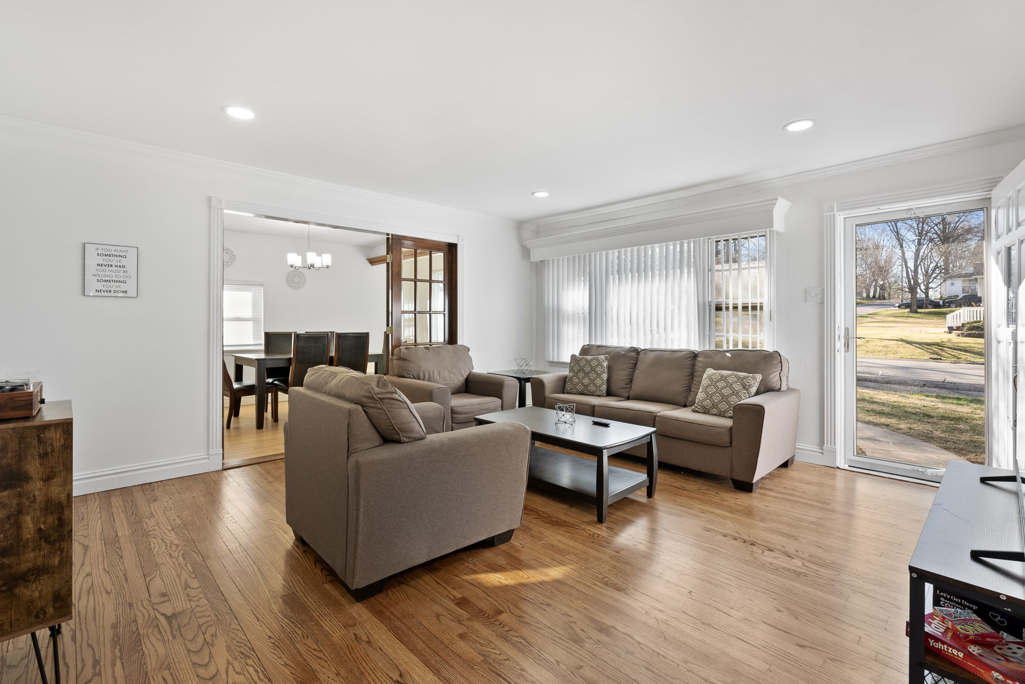 4 Bedrooms Bedrooms, ,2 BathroomsBathrooms,Woodford Rentals,For Rent,1342