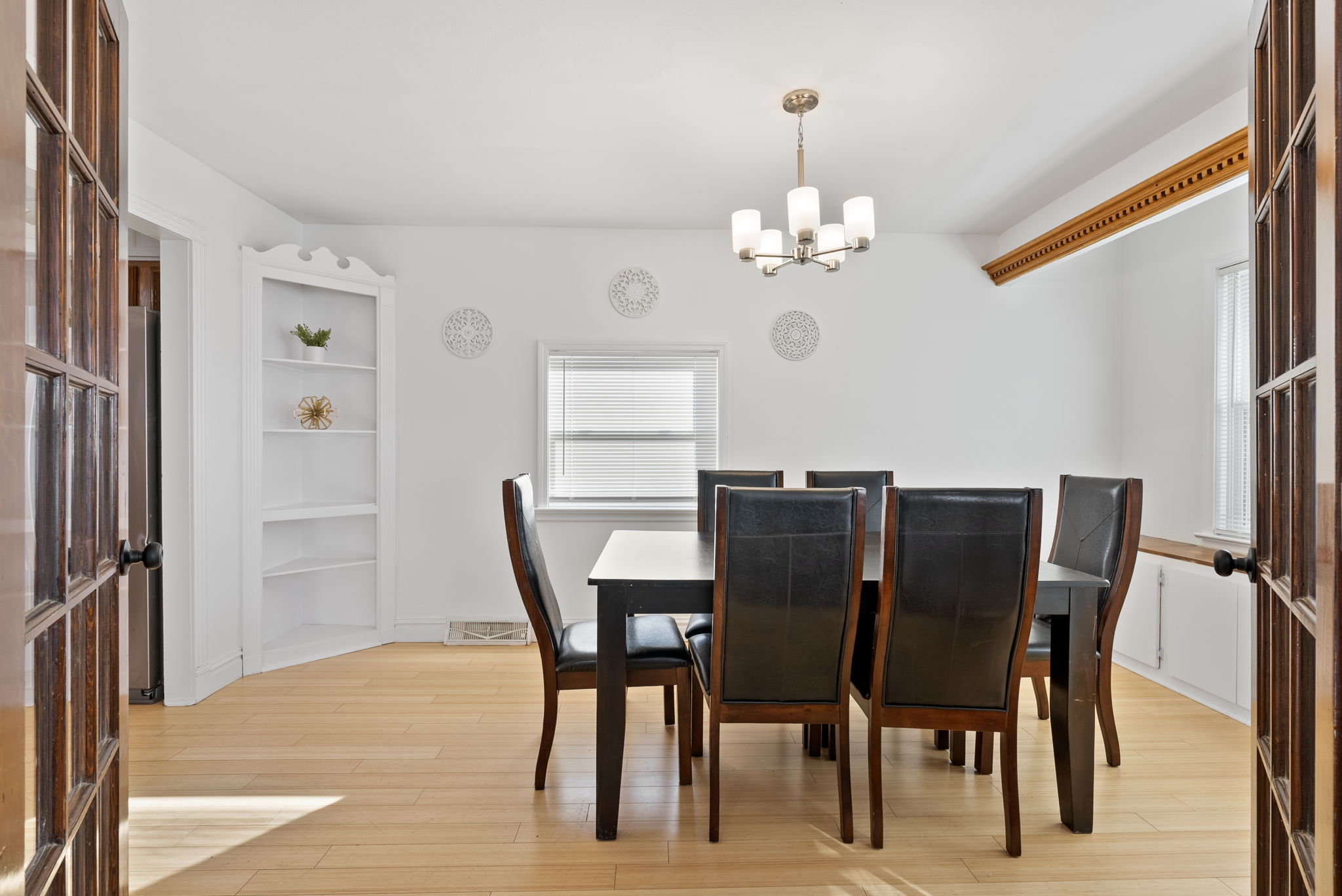 4 Bedrooms Bedrooms, ,2 BathroomsBathrooms,Woodford Rentals,For Rent,1342