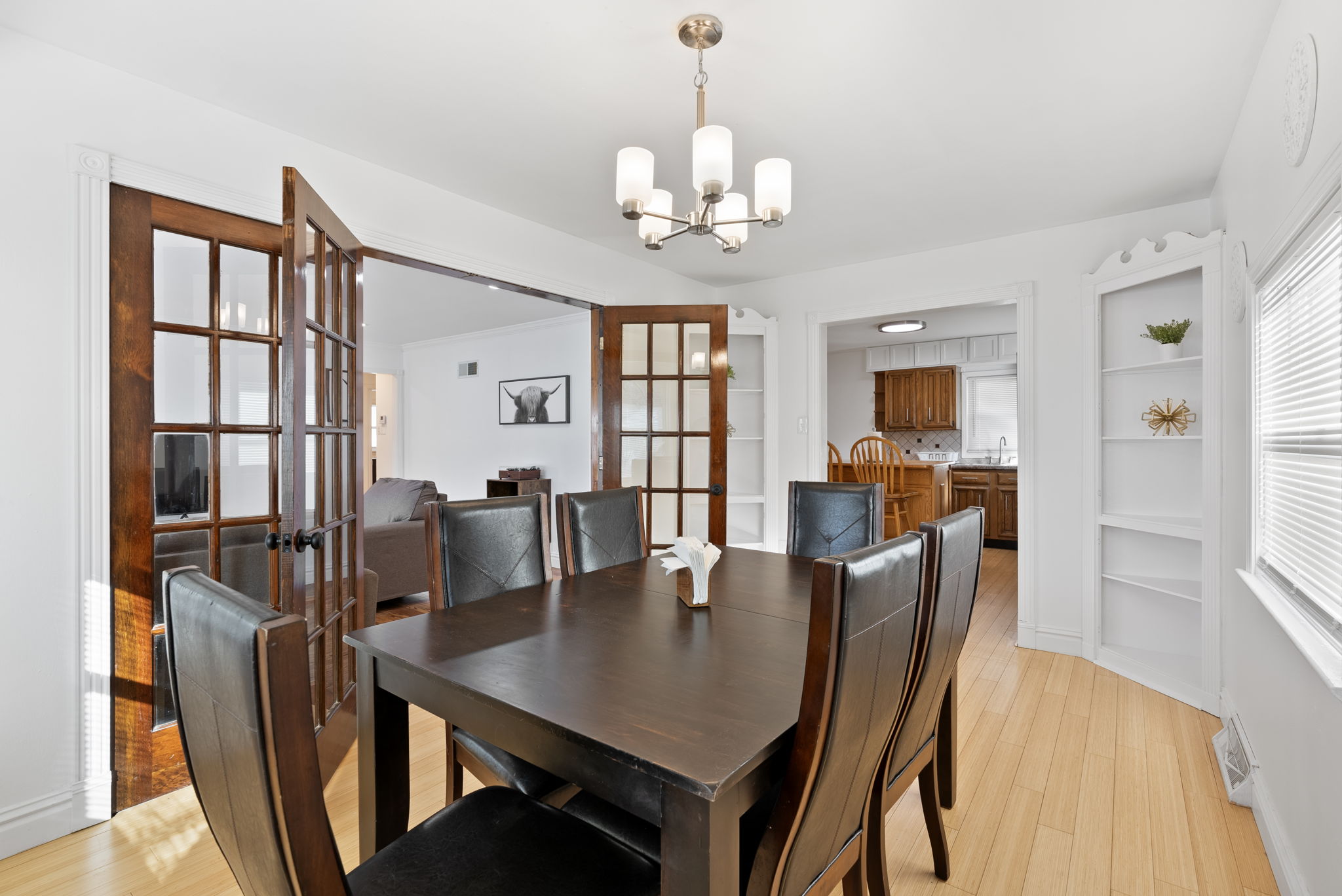 4 Bedrooms Bedrooms, ,2 BathroomsBathrooms,Woodford Rentals,For Rent,1342
