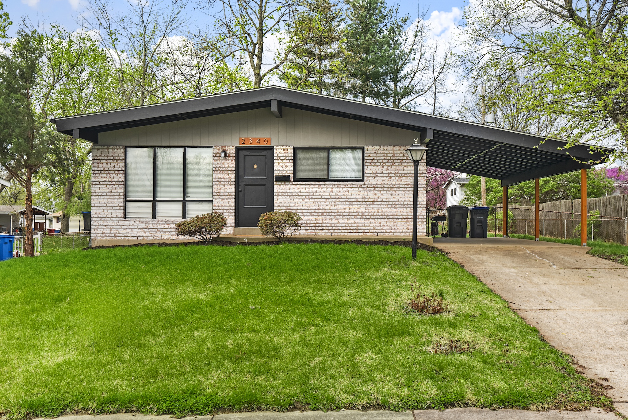 3 Bedrooms Bedrooms, ,1 BathroomBathrooms,Woodford Rentals,For Rent,1345