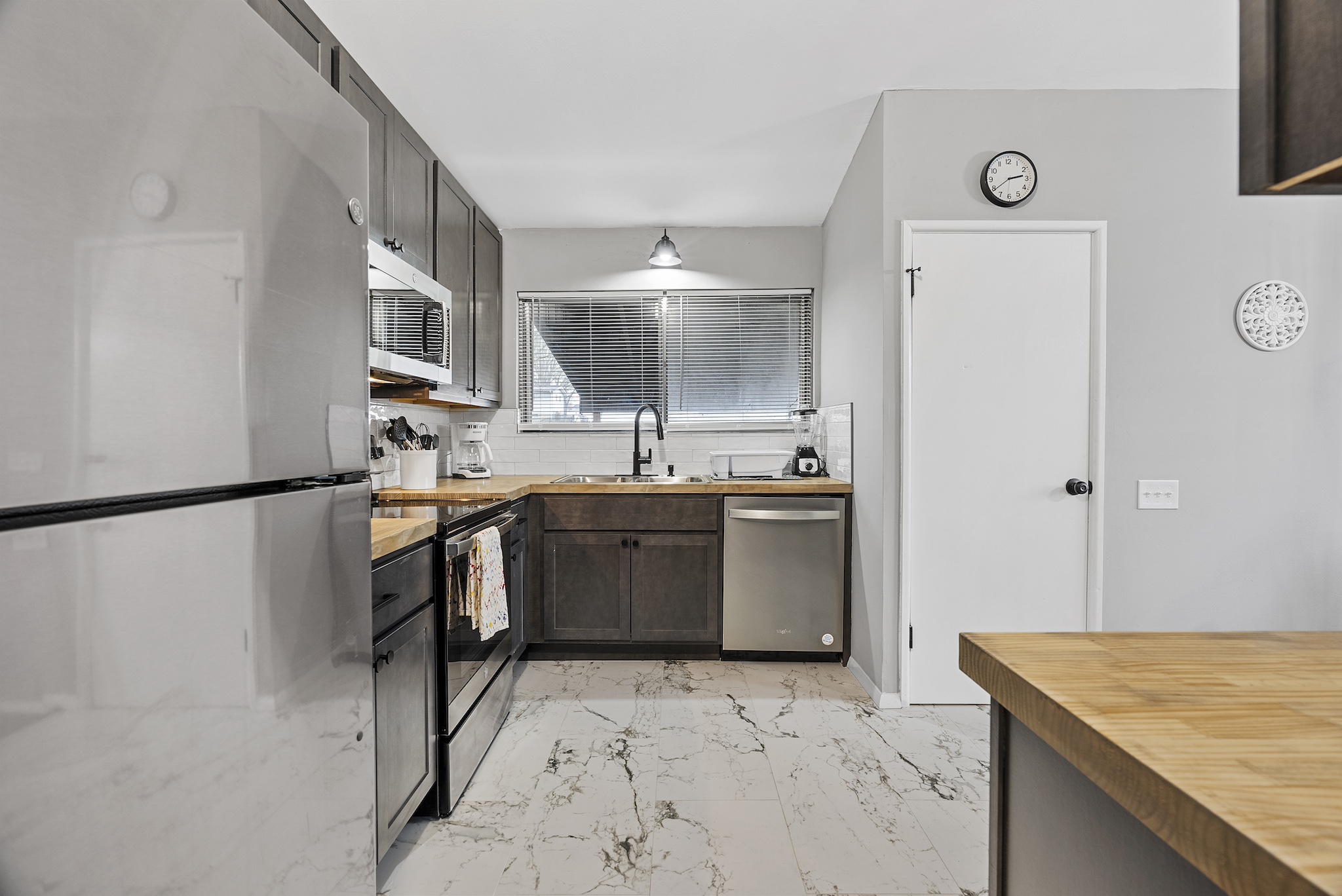 3 Bedrooms Bedrooms, ,1 BathroomBathrooms,Woodford Rentals,For Rent,1345