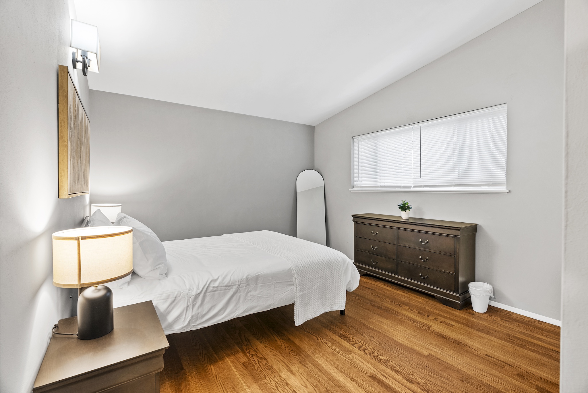 3 Bedrooms Bedrooms, ,1 BathroomBathrooms,Woodford Rentals,For Rent,1345