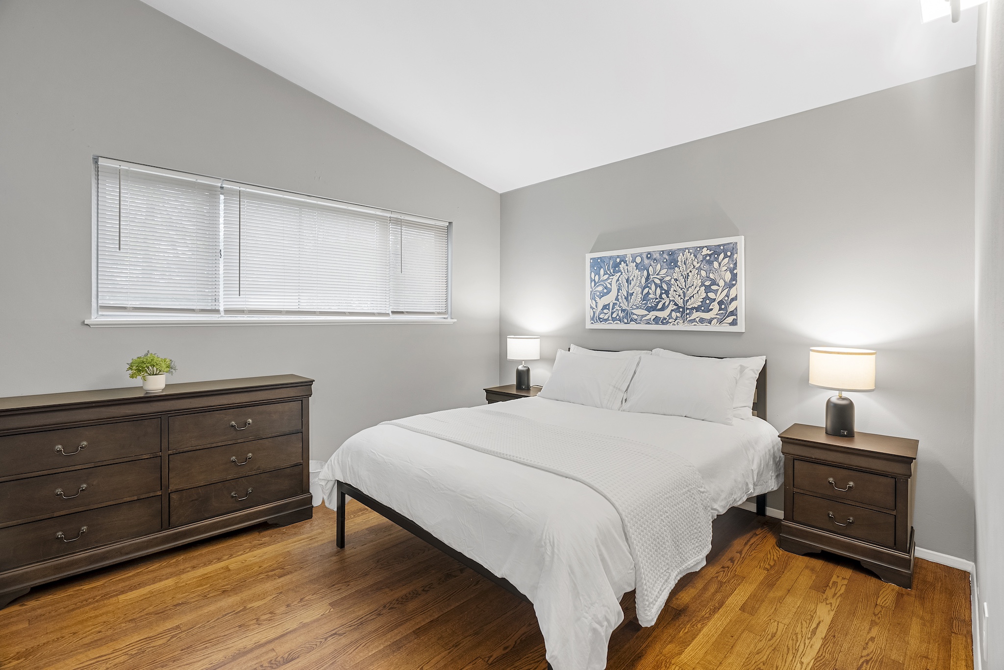 3 Bedrooms Bedrooms, ,1 BathroomBathrooms,Woodford Rentals,For Rent,1345