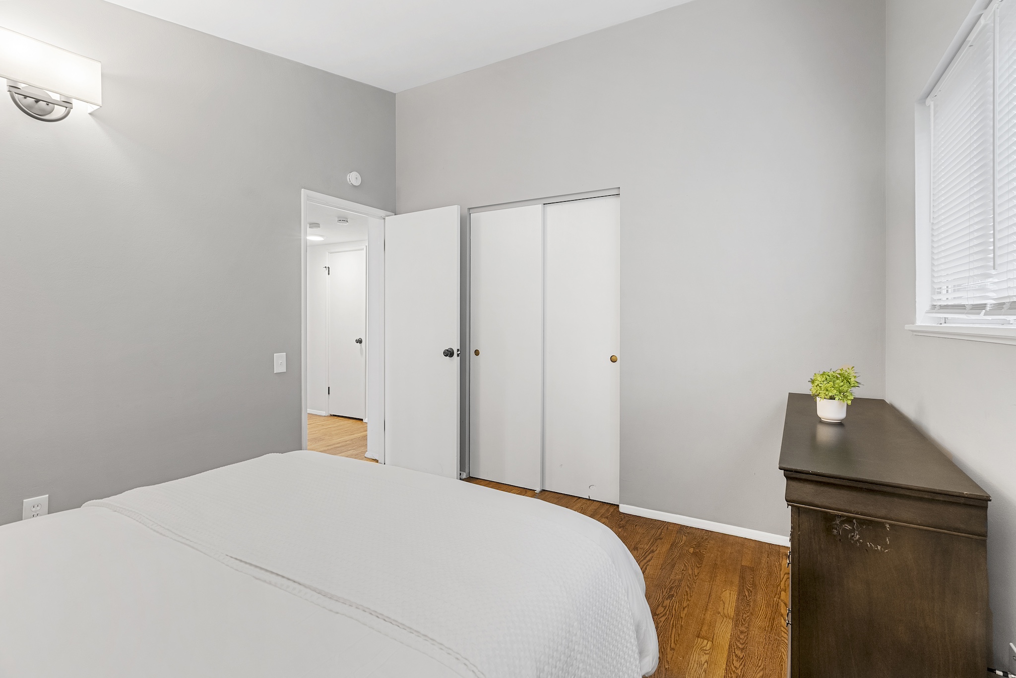 3 Bedrooms Bedrooms, ,1 BathroomBathrooms,Woodford Rentals,For Rent,1345